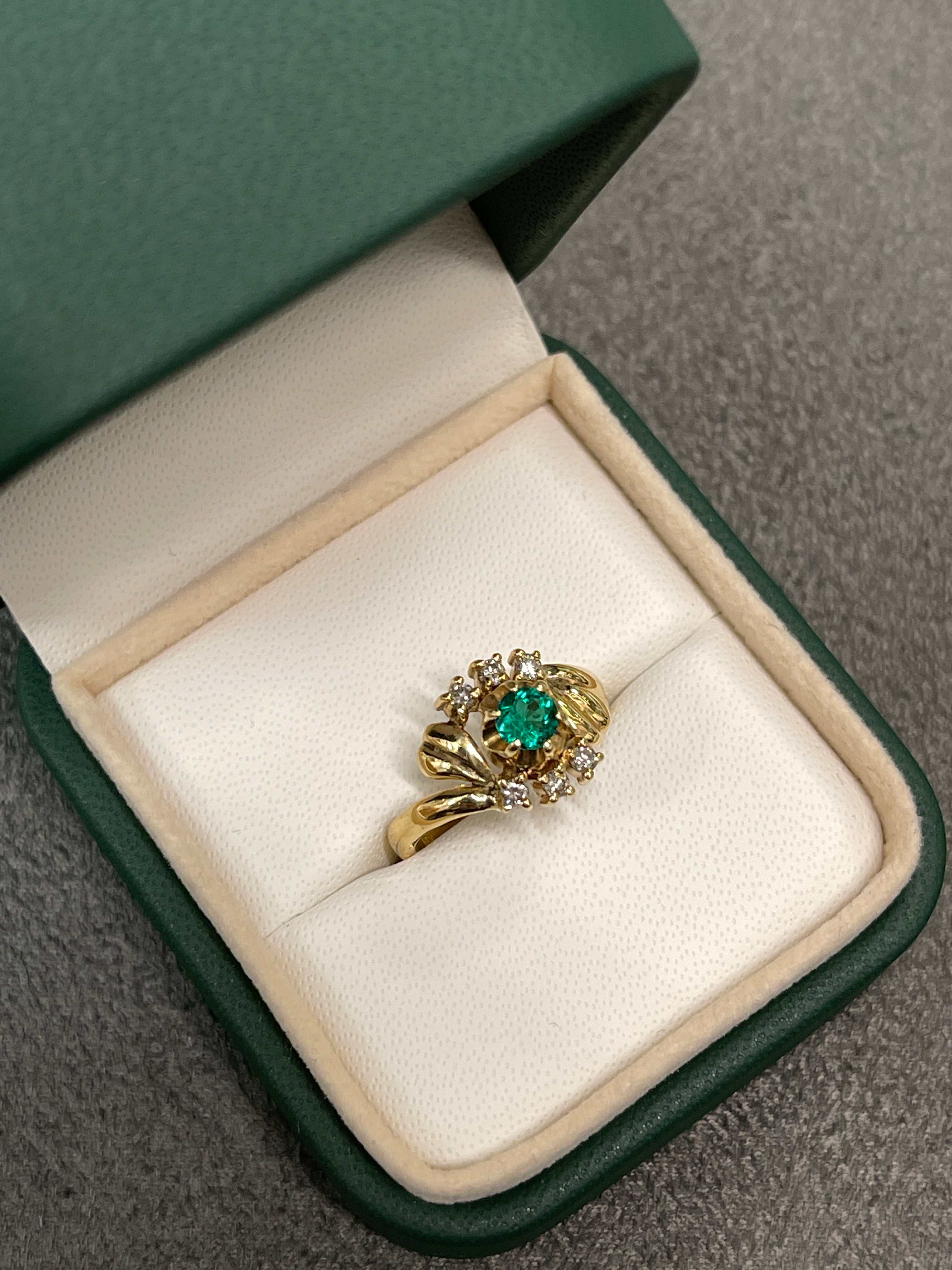 0.36tcw Floral Vintage Emerald & Diamond Ring 18K