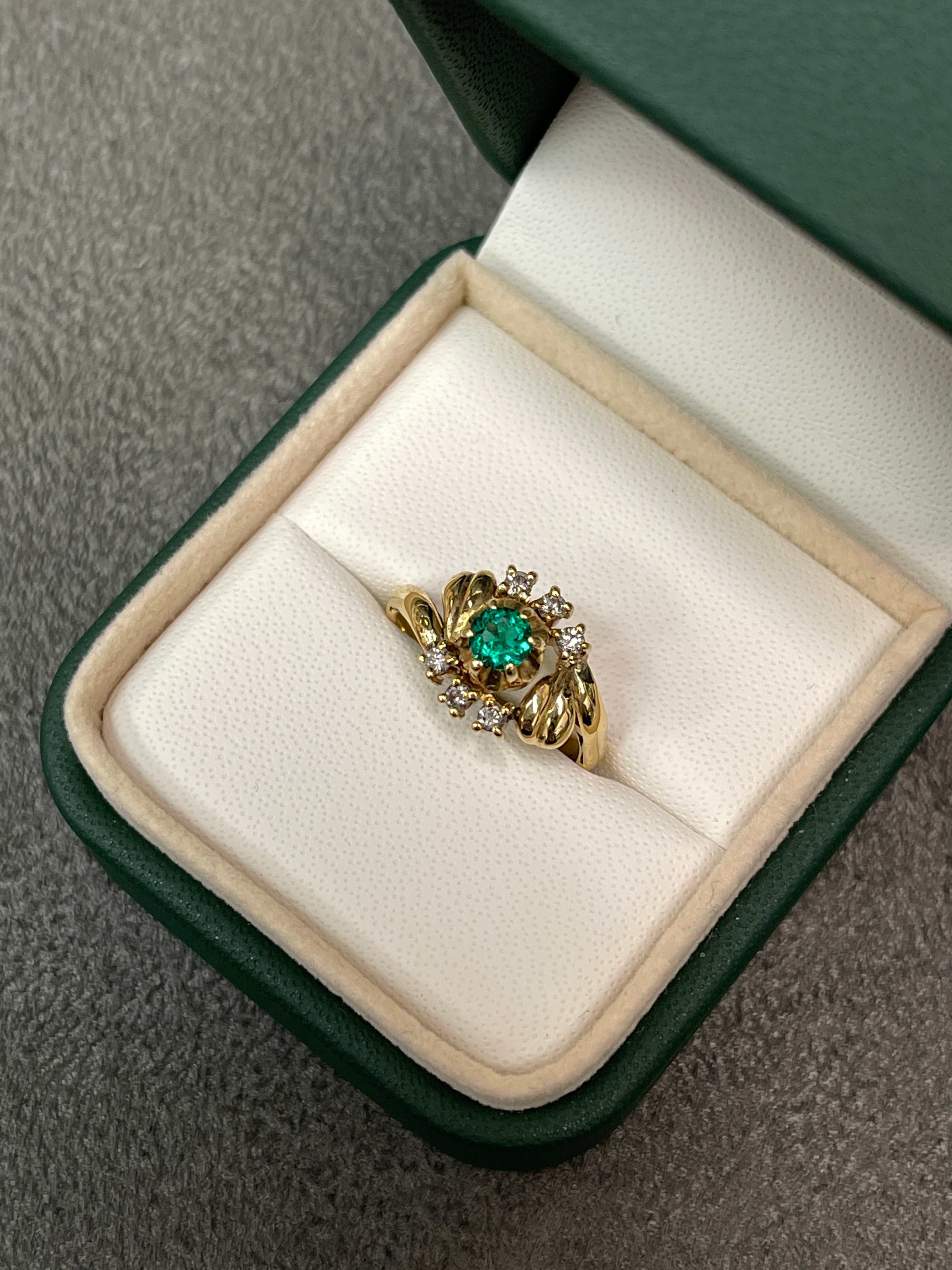 0.36tcw Floral Vintage Emerald & Diamond Ring 18K