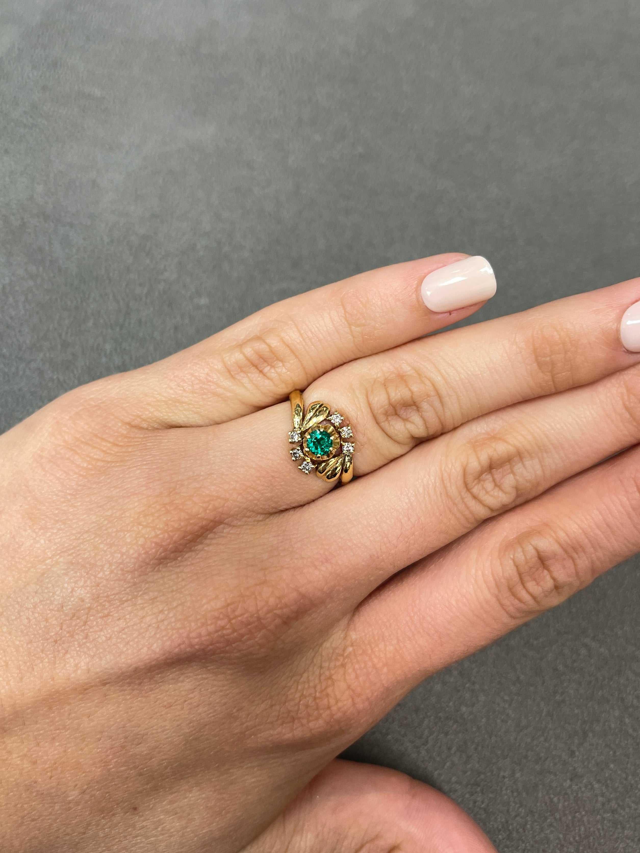 0.36tcw Floral Vintage Emerald & Diamond Ring 18K
