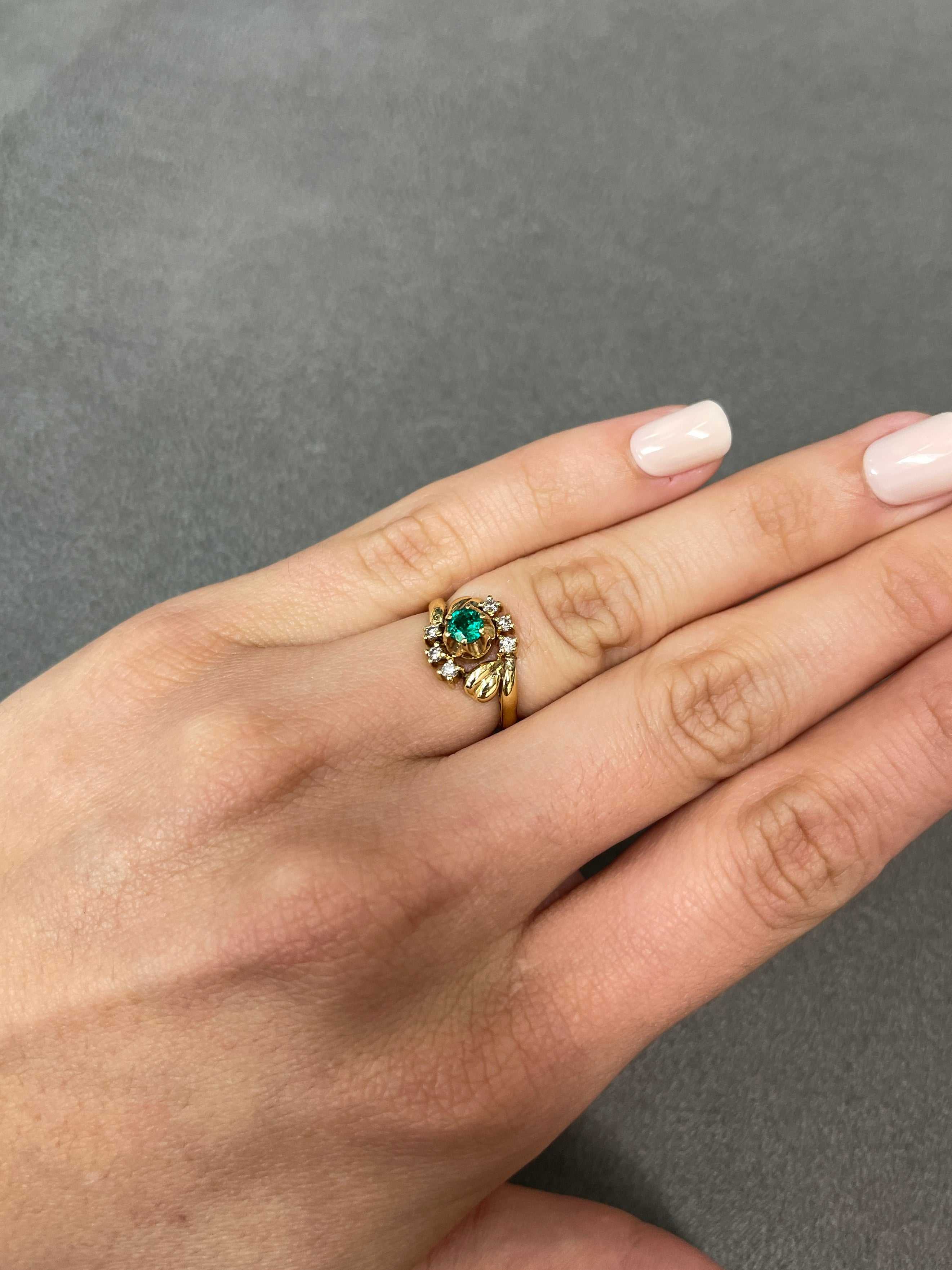 0.36tcw Floral Vintage Emerald & Diamond Ring 18K