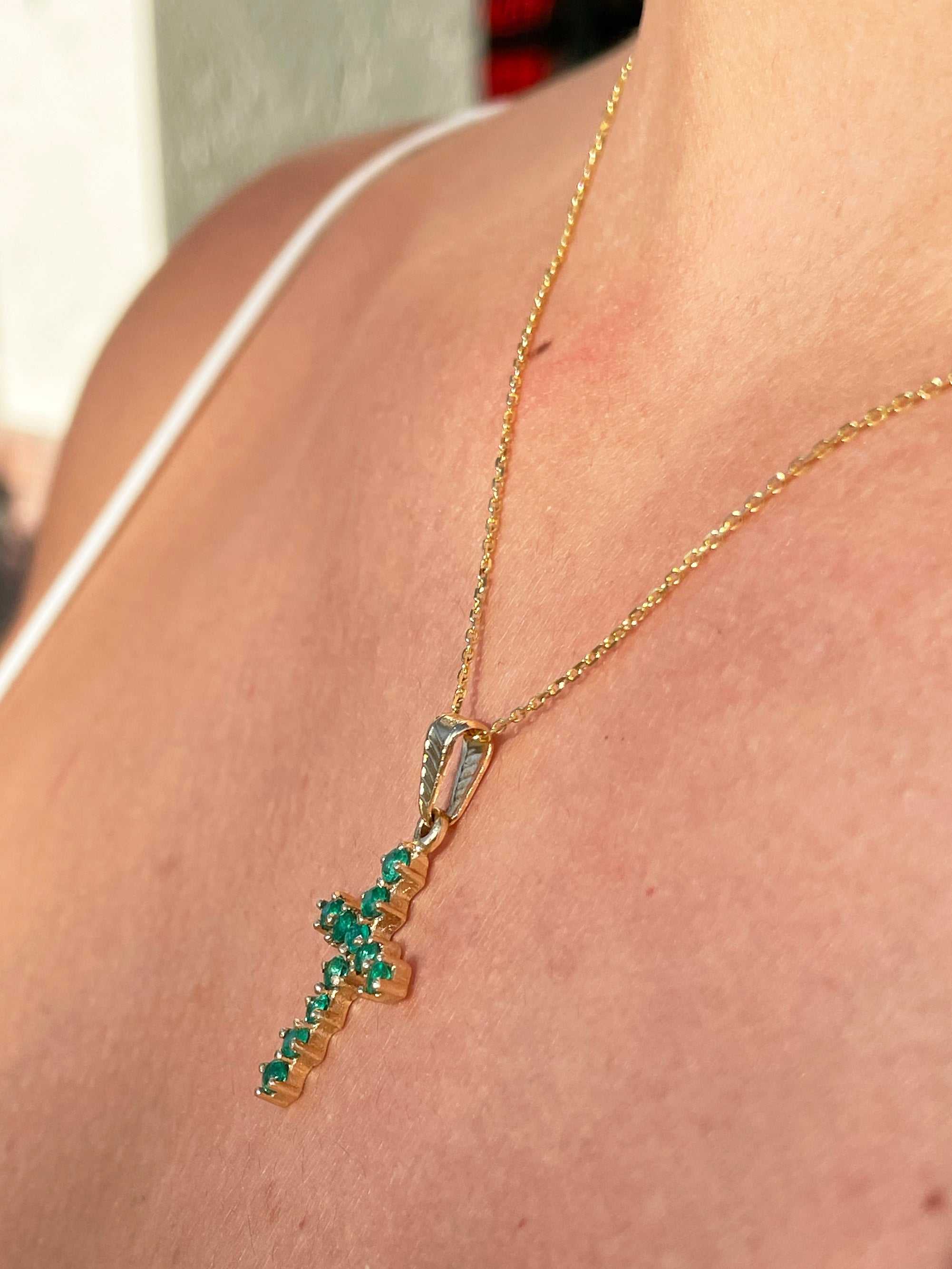 0.75tcw Natural Emerald Prong Set Tennis Cross 18K