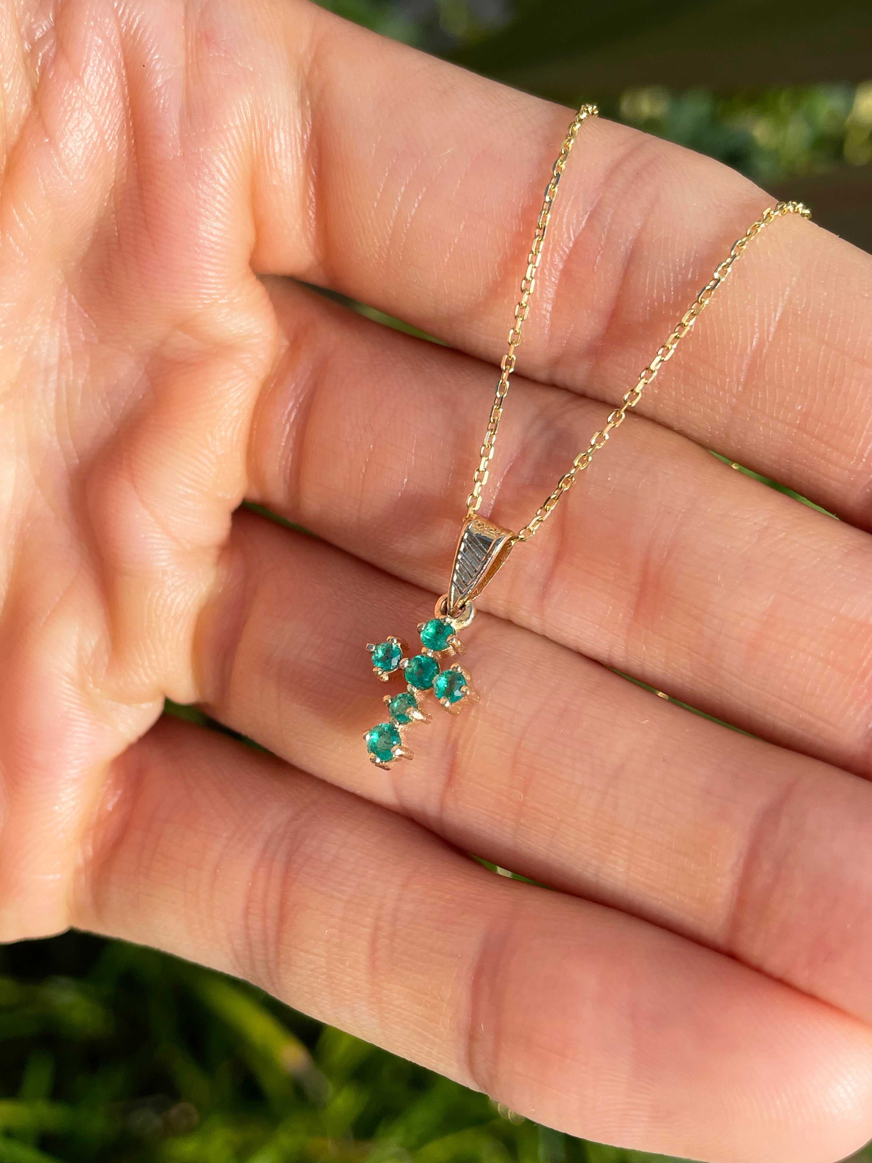 Mini 0.24tcw Round Earth Mined Emerald Petite Prong Cross 18K