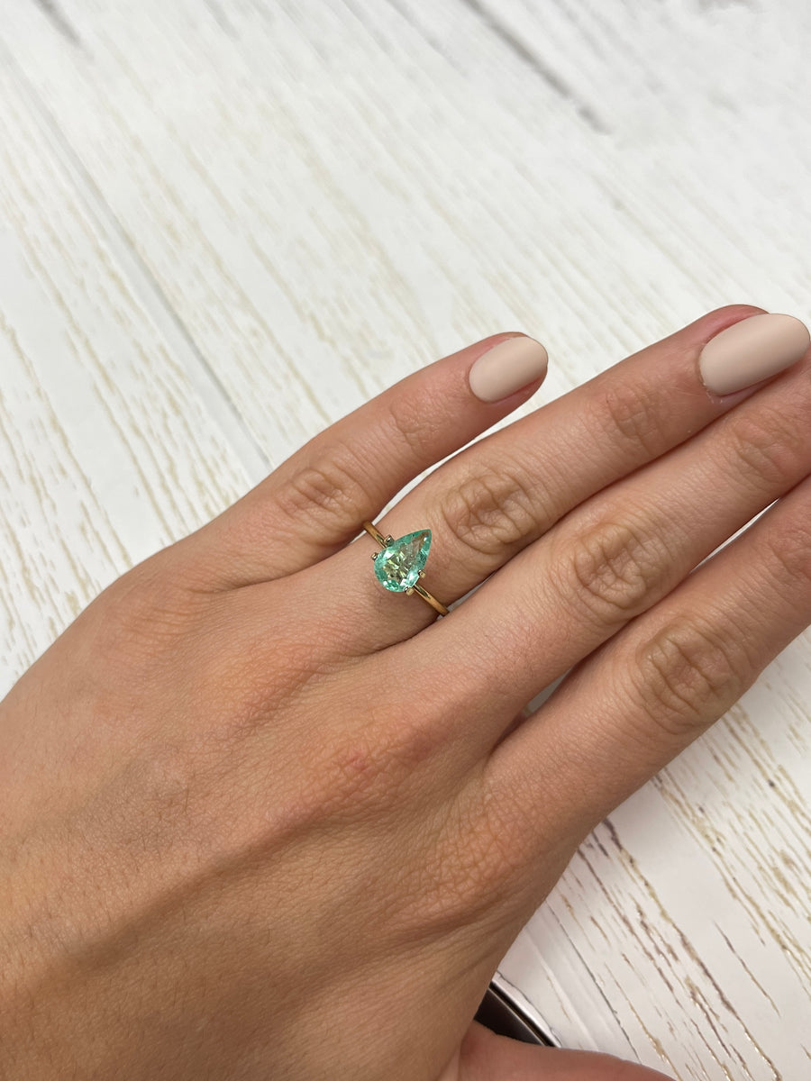 Captivating Spready Green Gemstone: 1.34 Carat Colombian Emerald - Pear Shape