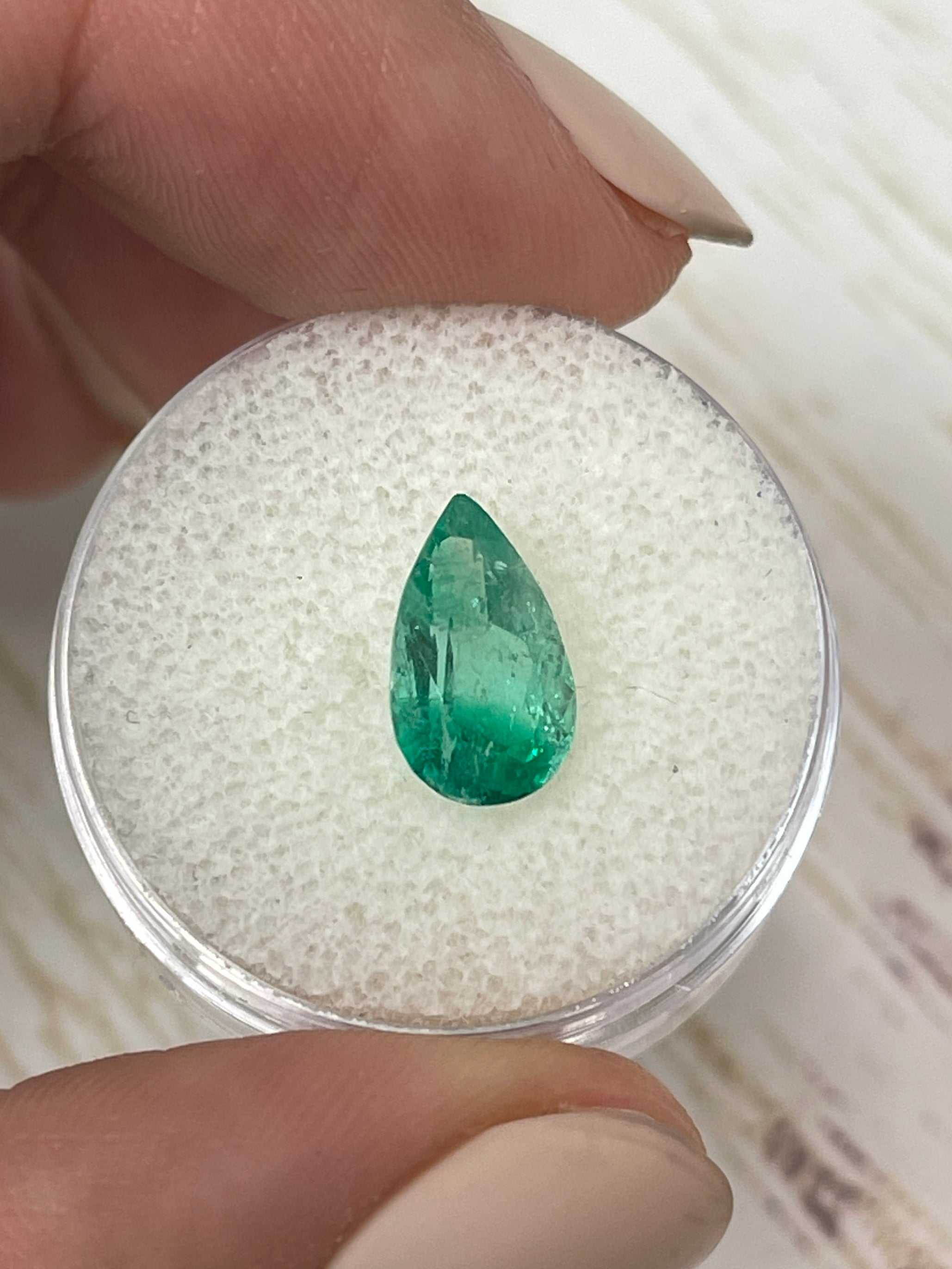 2.10 قيراط من الزمرد الكولومبي الطبيعي ثنائي اللون الأخضر، قطع على شكل كمثرى - JR Colombian Emeralds
