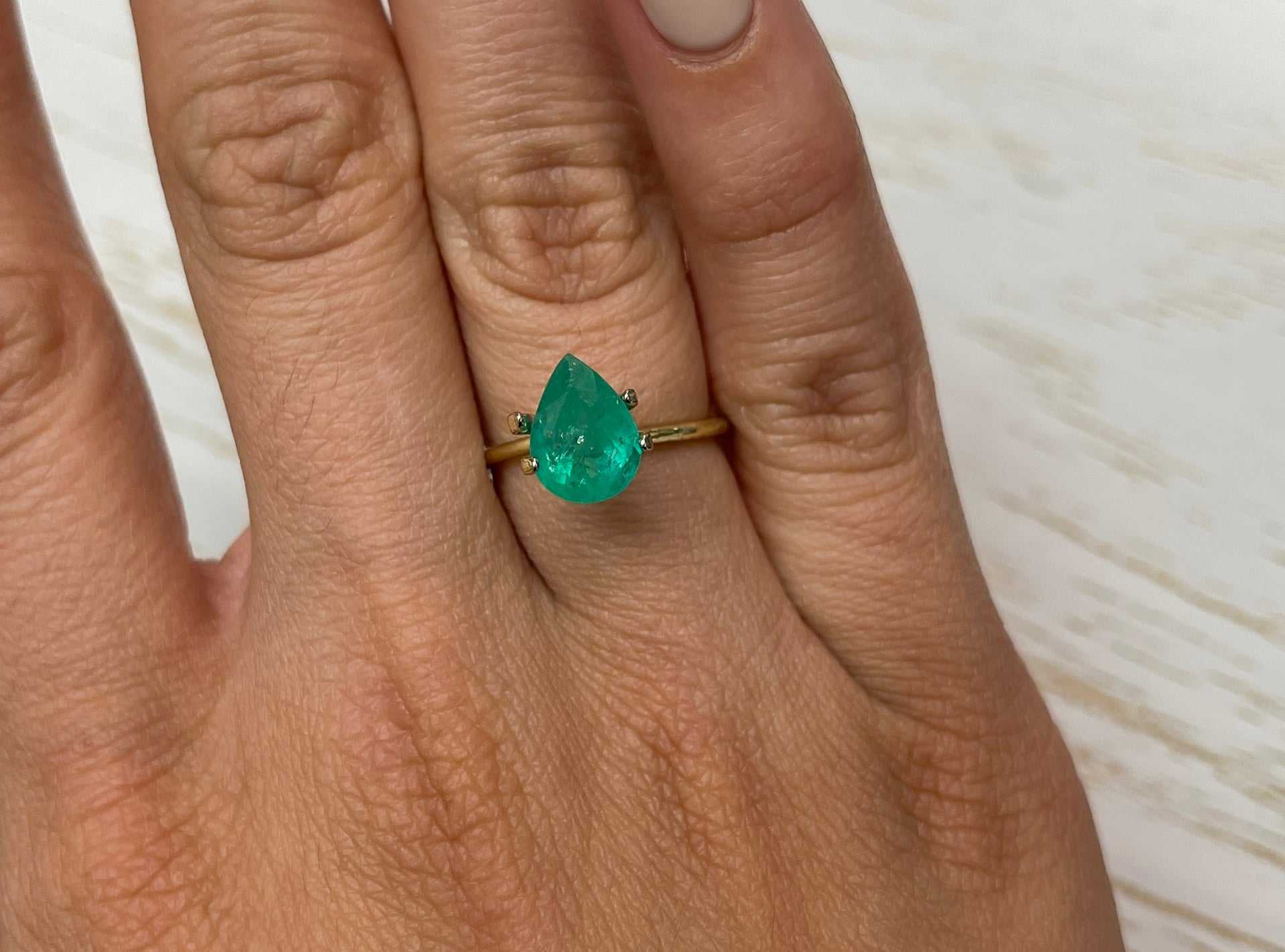 2,0 Karat Smaragd in Birnenform aus Kolumbien – natürlicher loser Edelstein in Grün