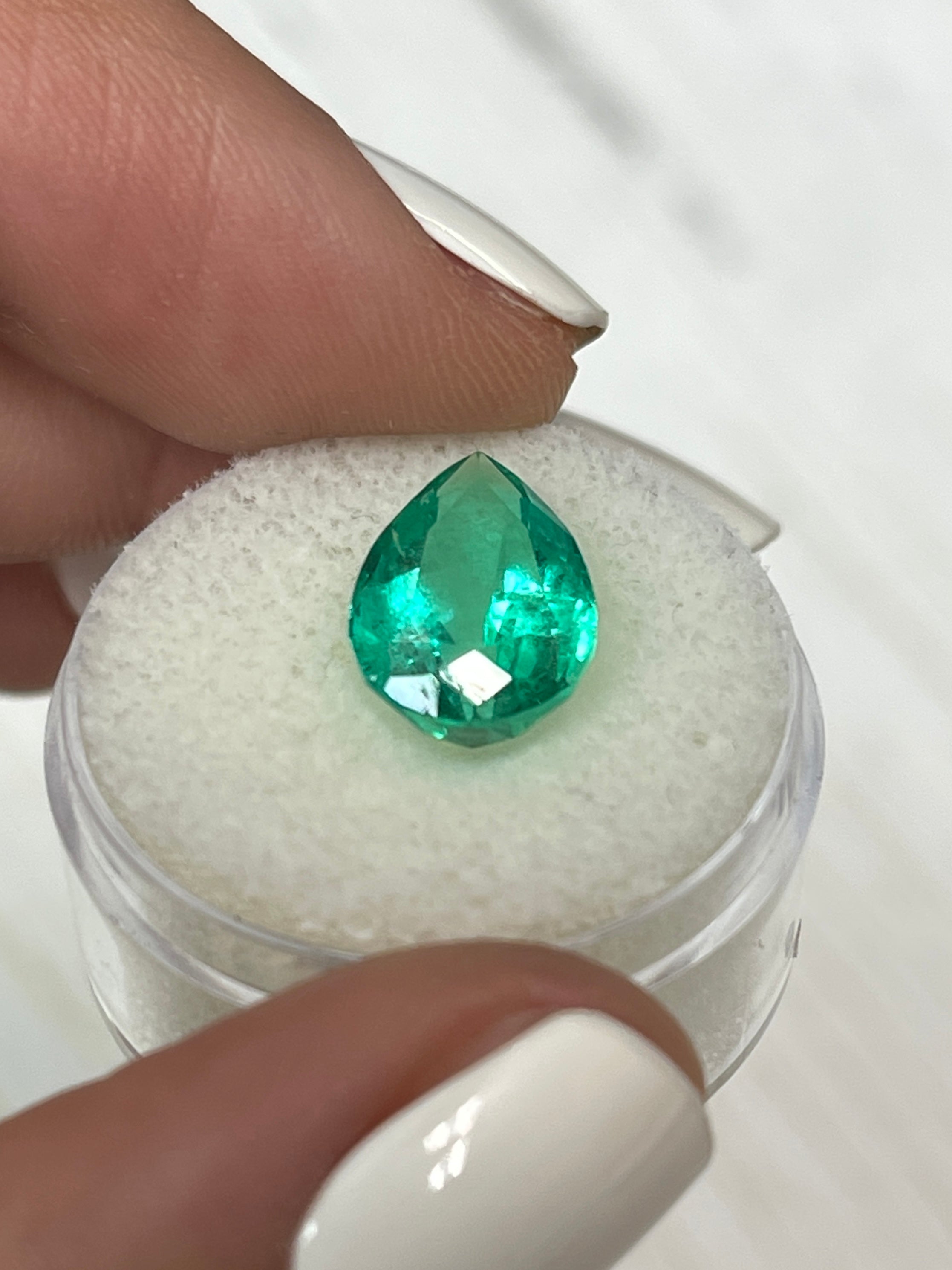 14x9 Vivacious Green Colombian Emerald - 4.59 Carat