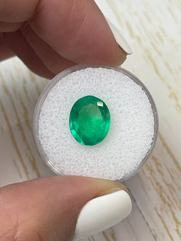 Oval-Cut Colombian Emerald: 3.70 Carat Loose Gemstone in Striking Electric Green