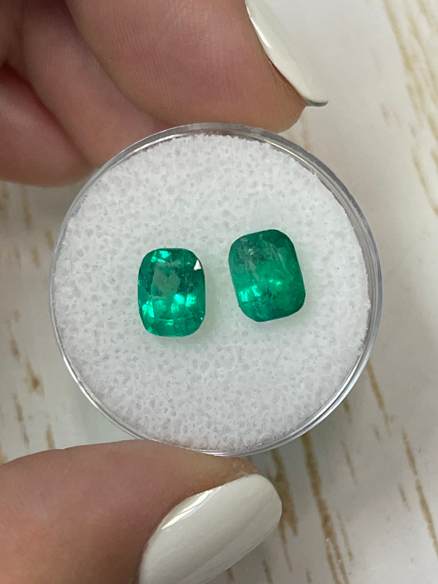 Two Matching Colombian Emeralds - Cushion Cut - 2.59 Carat Total Weight - Rich Green Hue