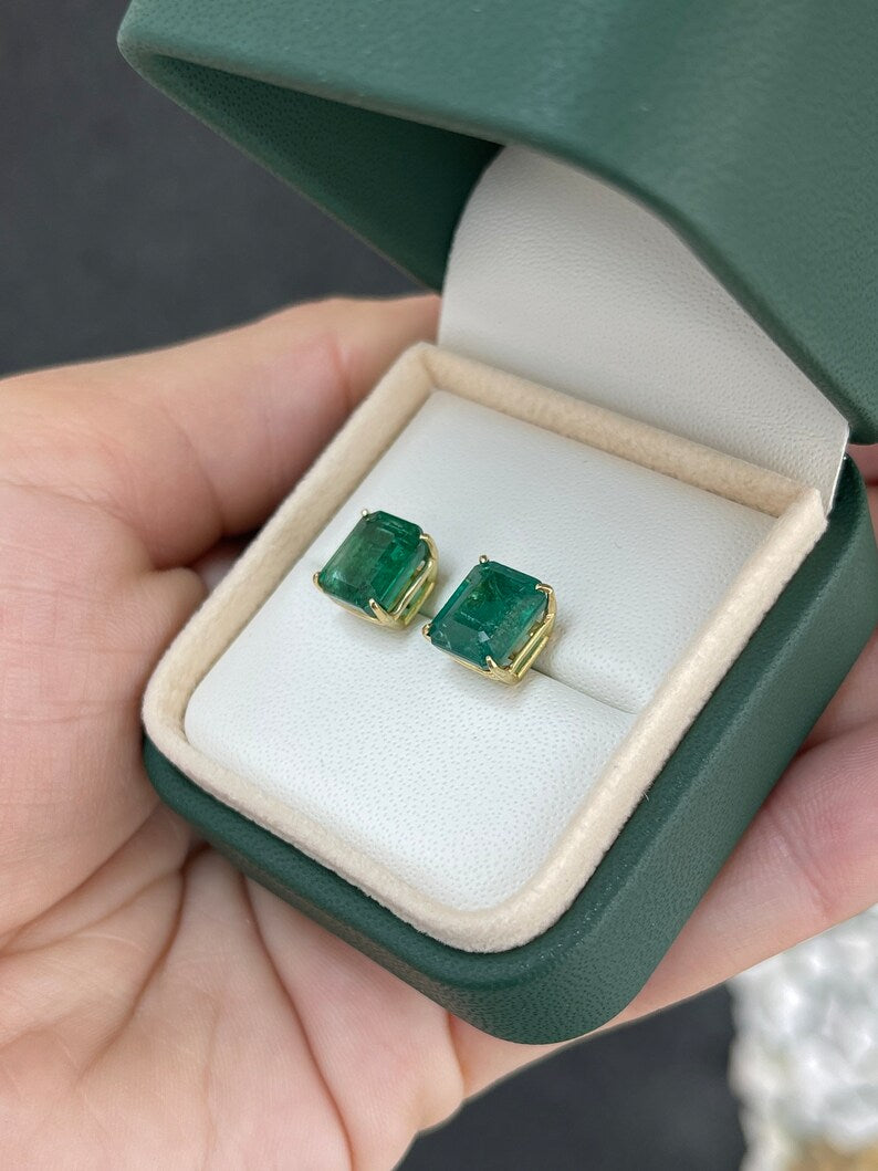 Natural large emerald stud earrings with four-claw prongs in 18K gold, featuring fine quality Colombian emeralds.