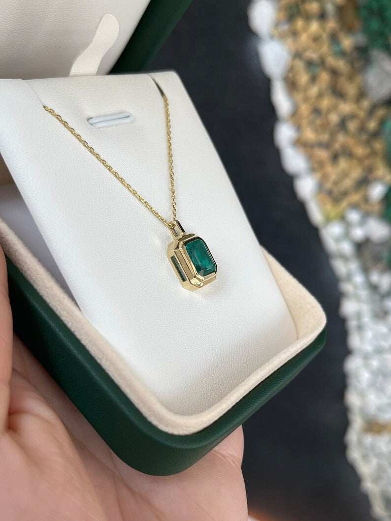 2.65cts 14K Deep Sea Green Unisex Emerald Double Bezel Set Gold Pendan