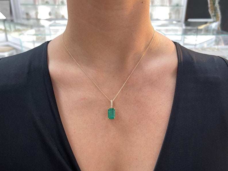 6.05tcw 18K Gold Natural Emerald Solitaire Diamond Accent Bale Necklace