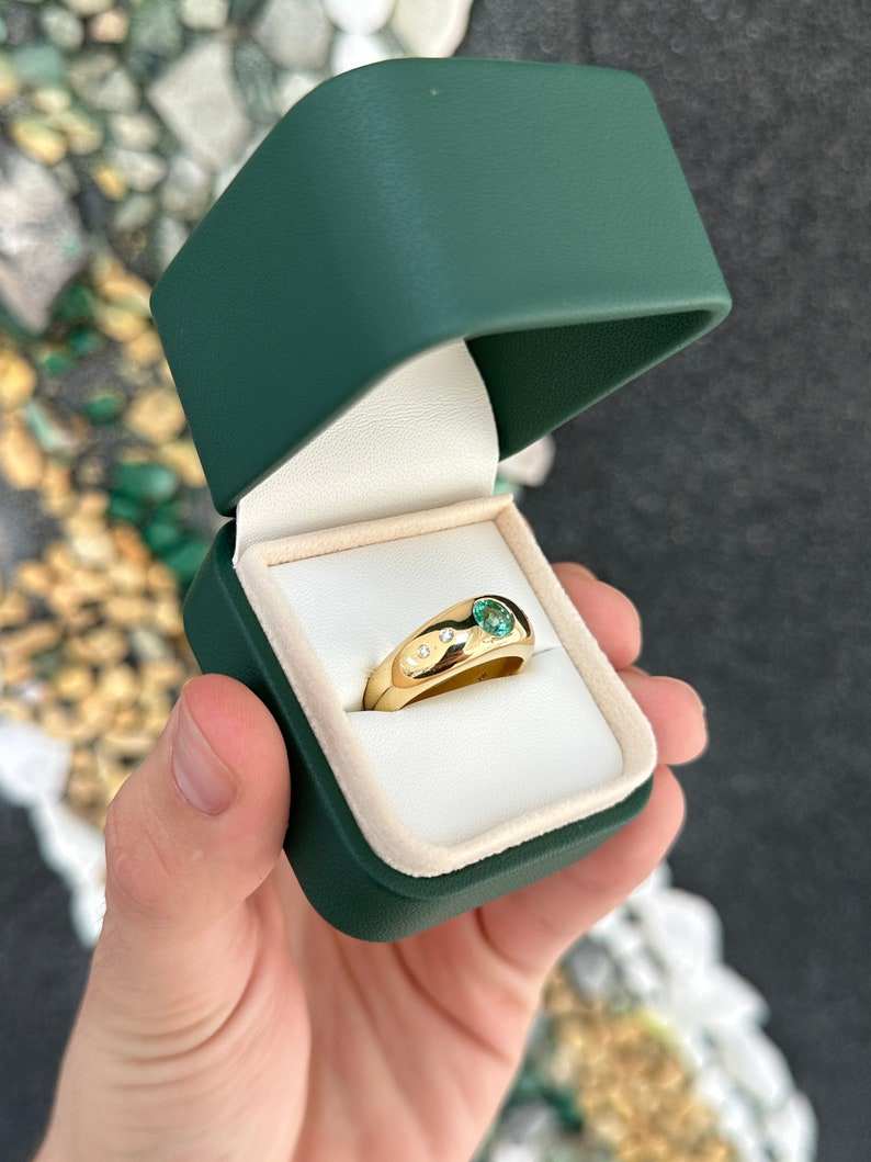 0.80tcw 18K Gold Vivid Round Cut Emerald & Diamond Accent Unisex Statement Ring - JR Colombian Emeralds