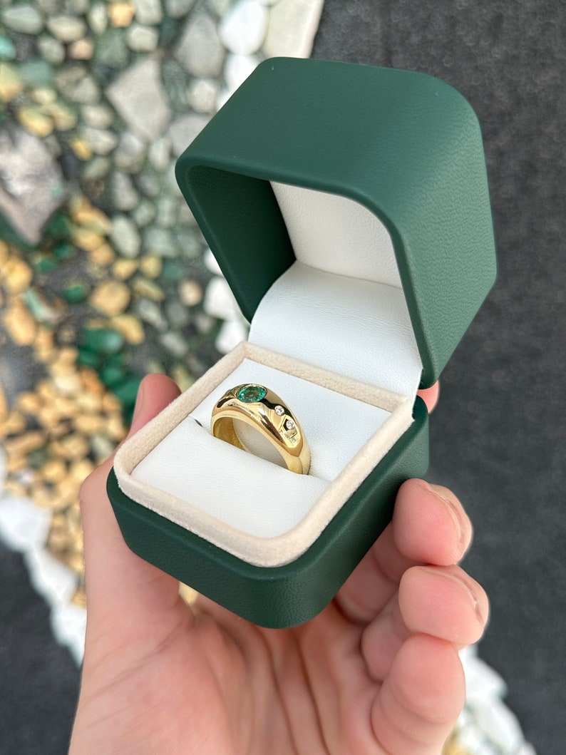 0.80tcw 18K Gold Vivid Round Cut Emerald & Diamond Accent Unisex Statement Ring - JR Colombian Emeralds