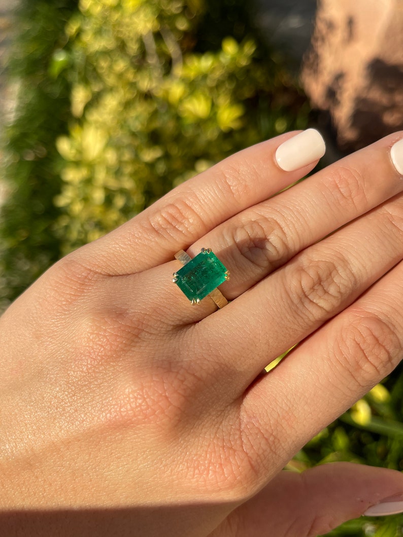 Colombian Emerald 4.45ct 18K matte hammered gold double claw prong solitaire ring with dark green emerald cut gemstone
