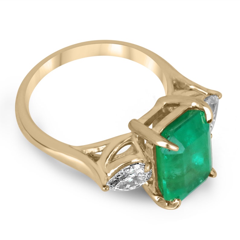 18K gold three-stone diamond ring with emerald and pear-cut diamonds, featuring a luxurious design from Colombian Emerald.