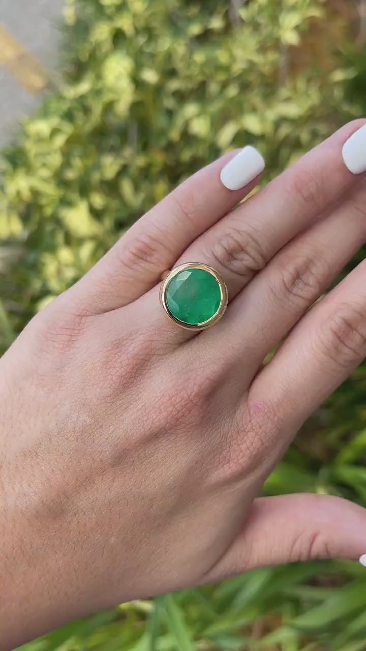 11.33ct 18K Beyonce Inspired Emerald Round Bezel Cocktail Statement Anniversary Ring