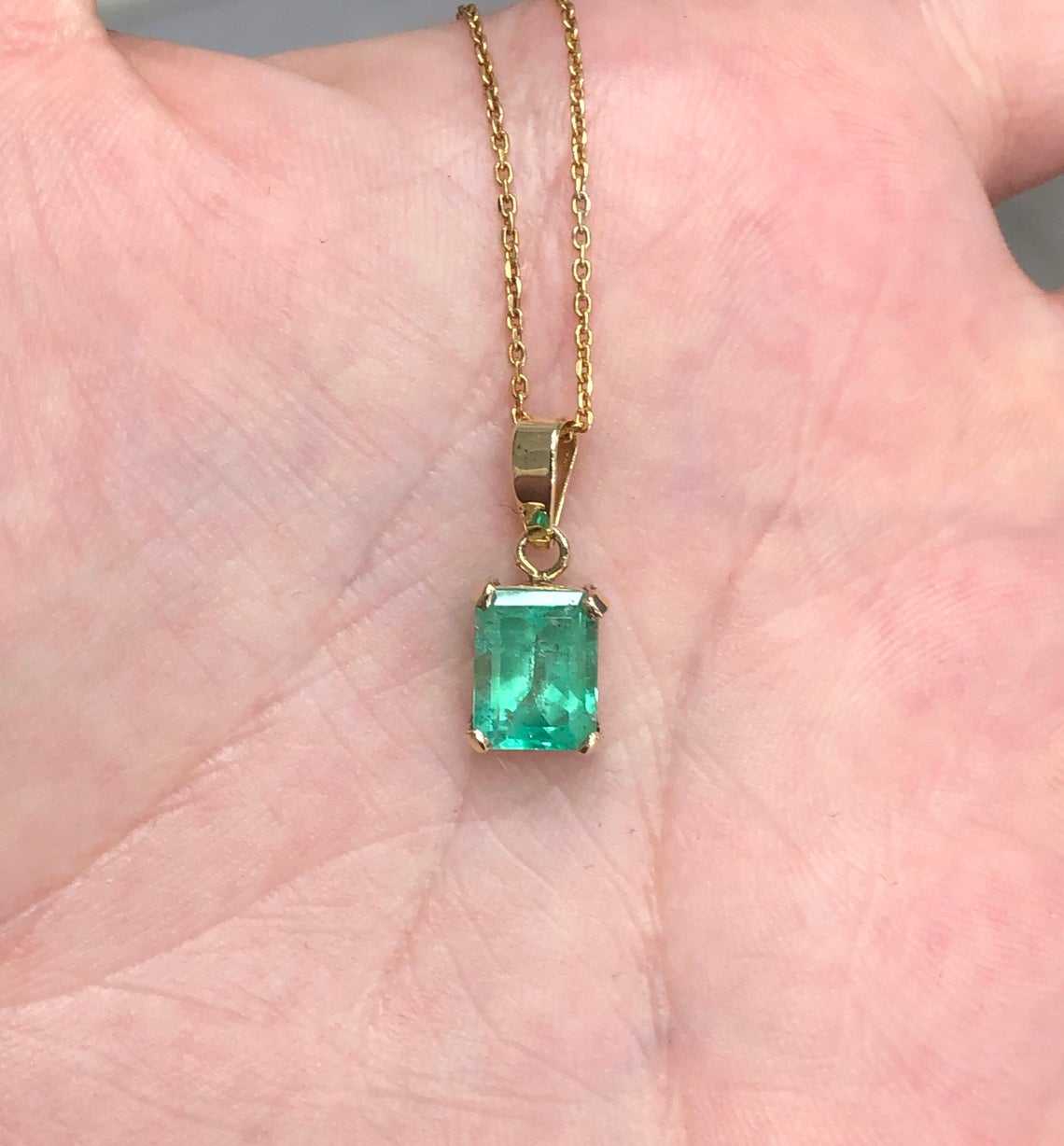 2.20 Carat Colombian Emerald Unisex Pendant Yellow Gold 14K