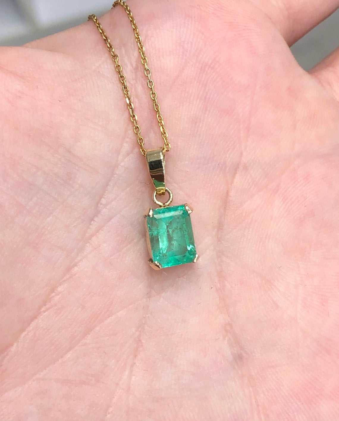 2.20 Carat Colombian Emerald Unisex Pendant Yellow Gold 14K