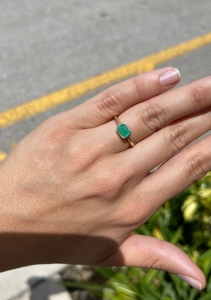 Classic Sophistication: 0.70cts Colombian Emerald Solitaire in 14K Gold Horizontal Setting