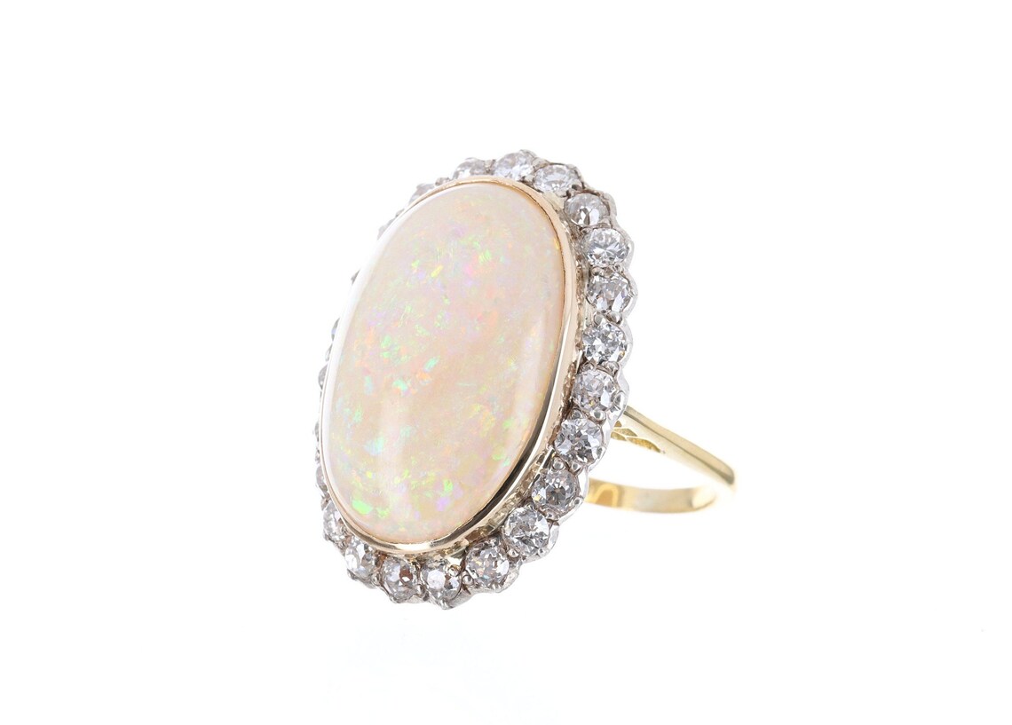 Opal & Diamond Ring in 20.0tcw Gold