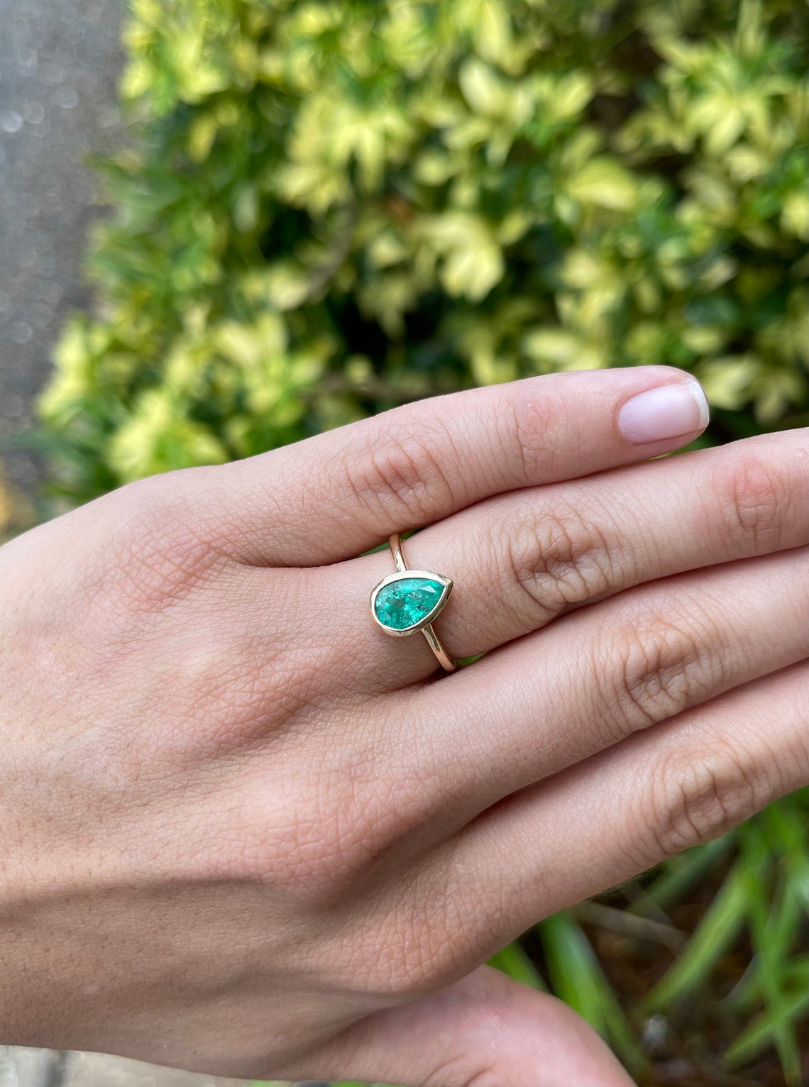 Rich medium sea green teardrop emerald bezel solitaire ring 1.83tcw 14K