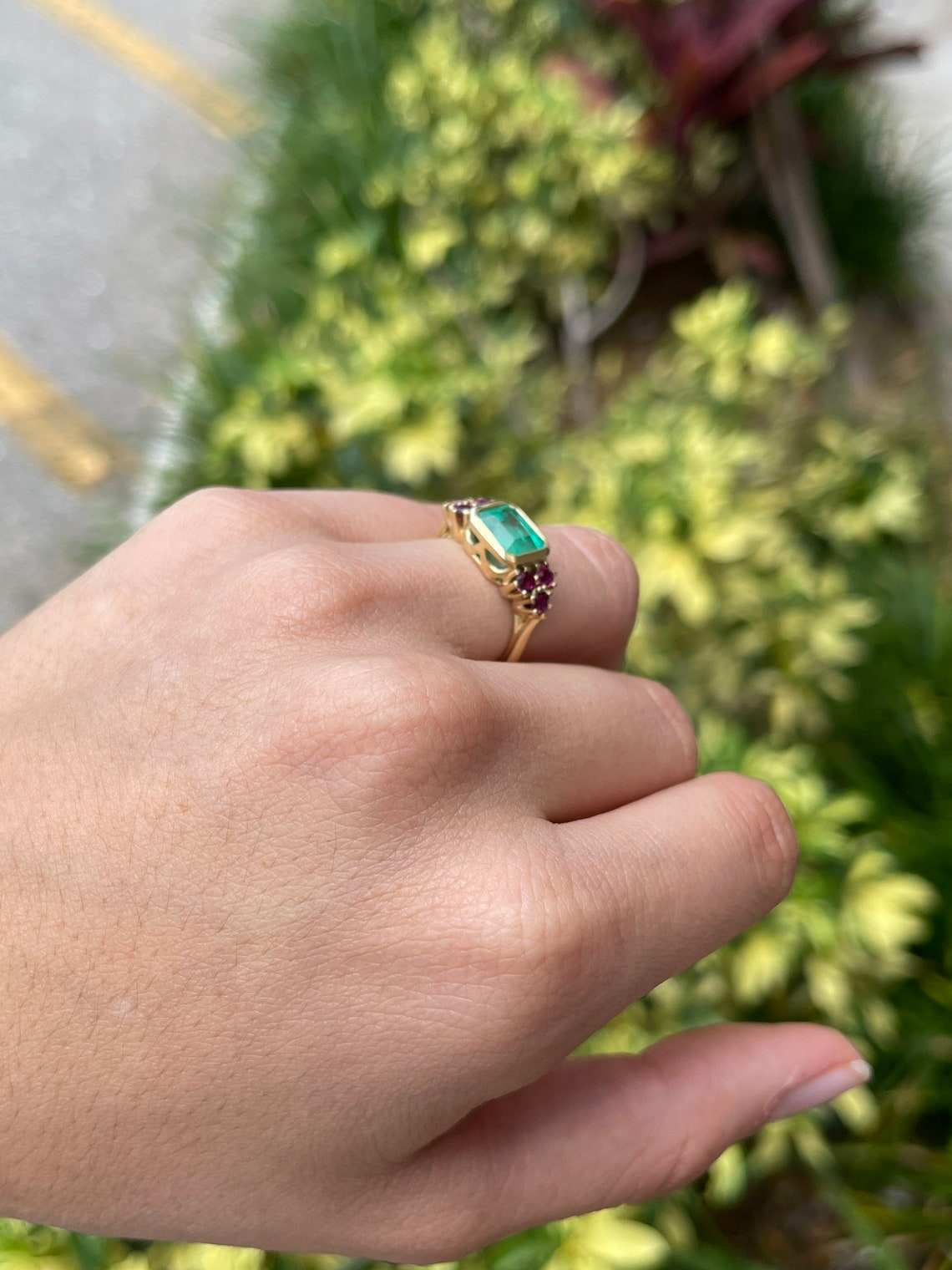 2.82tcw 18K Vintage Vivid Green Emerald Colombian Emerald & Round Red Ruby Gold Ring