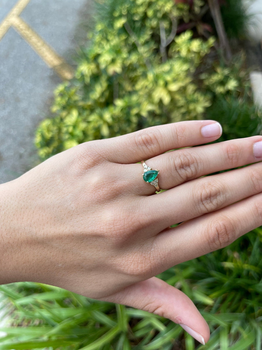 Exquisite 1.25tcw Natural Pear Emerald & Diamond Cluster 7 Stone Engagement Ring - Elegant 14K Setting