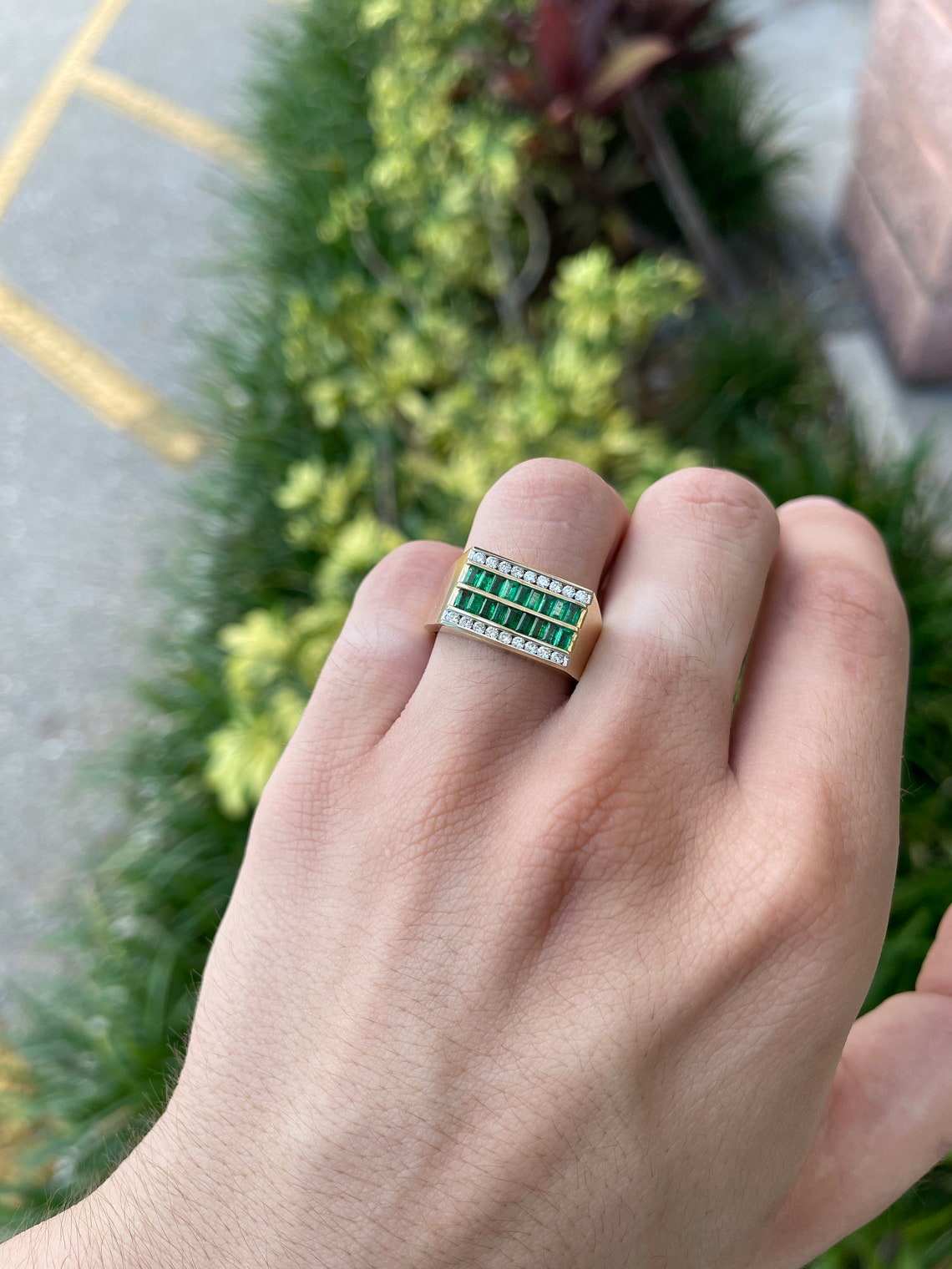 1.41tcw 14K Emerald & Diamond Unisex Band Modern Ring