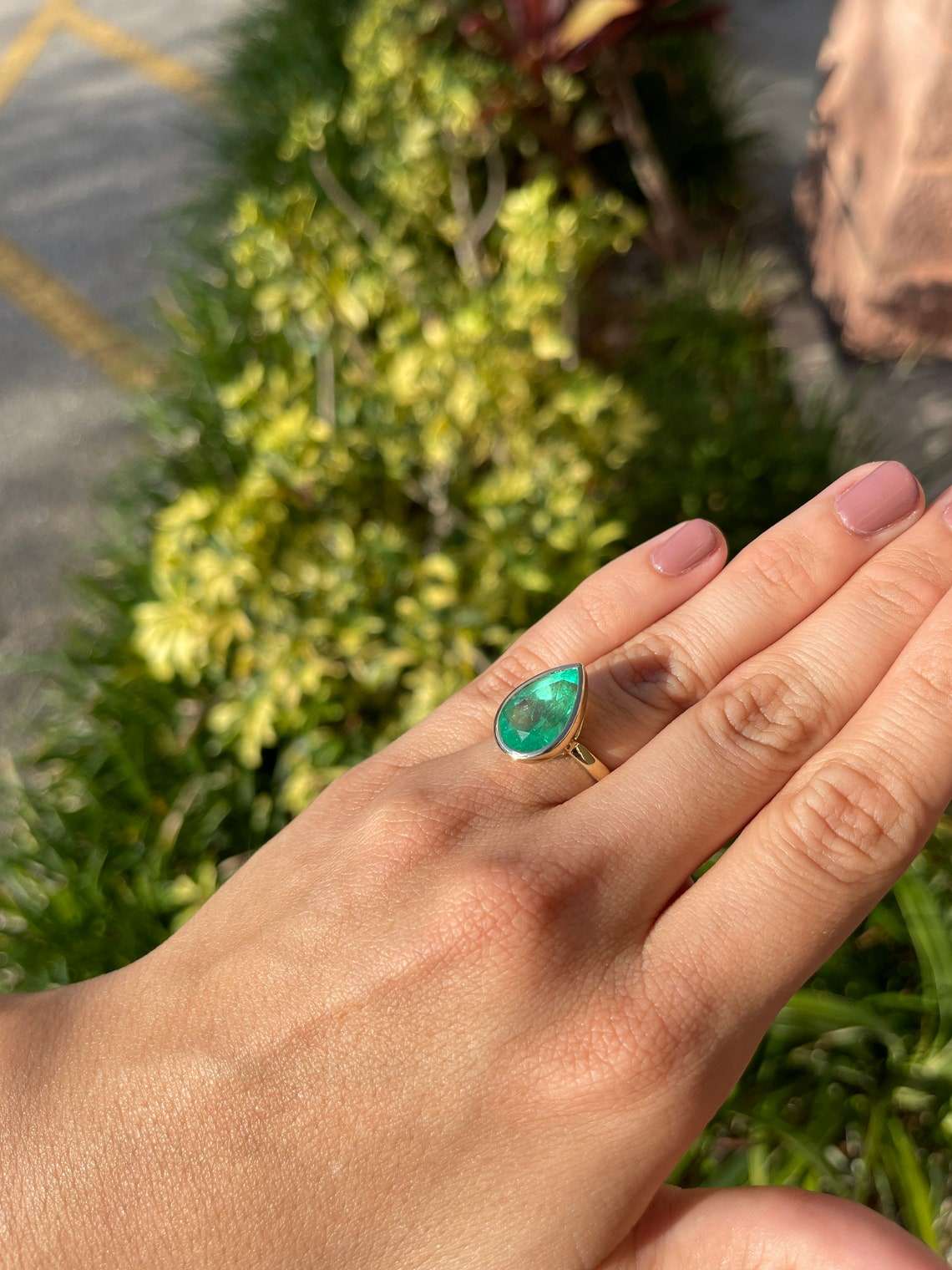 7.0ct 18K Big Colombian Emerald Pear Bezel Traditional Solitaire Ring