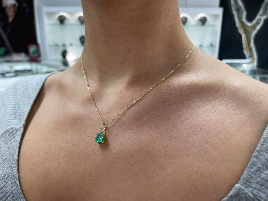 2.50 Carat Colombian Emerald Medium Green Classic Solitaire Pendant