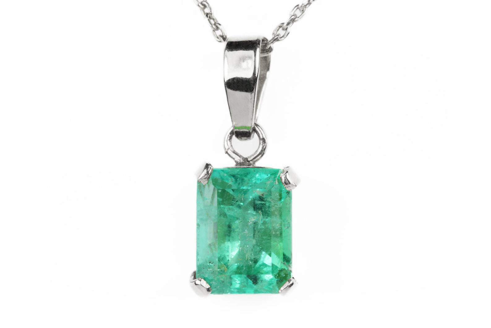 2.20 Carat Colombian Emerald Unisex Pendant Yellow Gold 14K