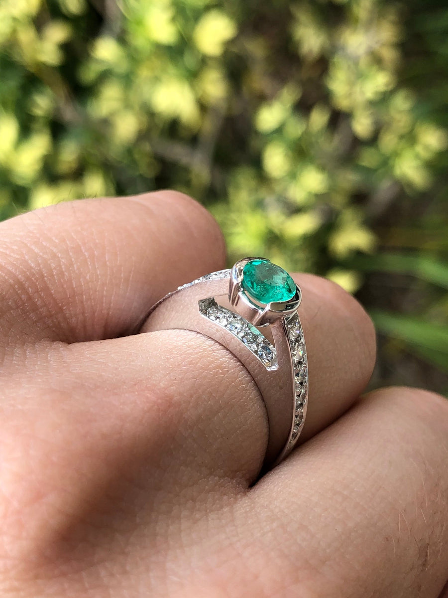 Exquisite 1.29tcw Round Green Emerald & Diamond Anniversary Ring - Elegant 14K Setting