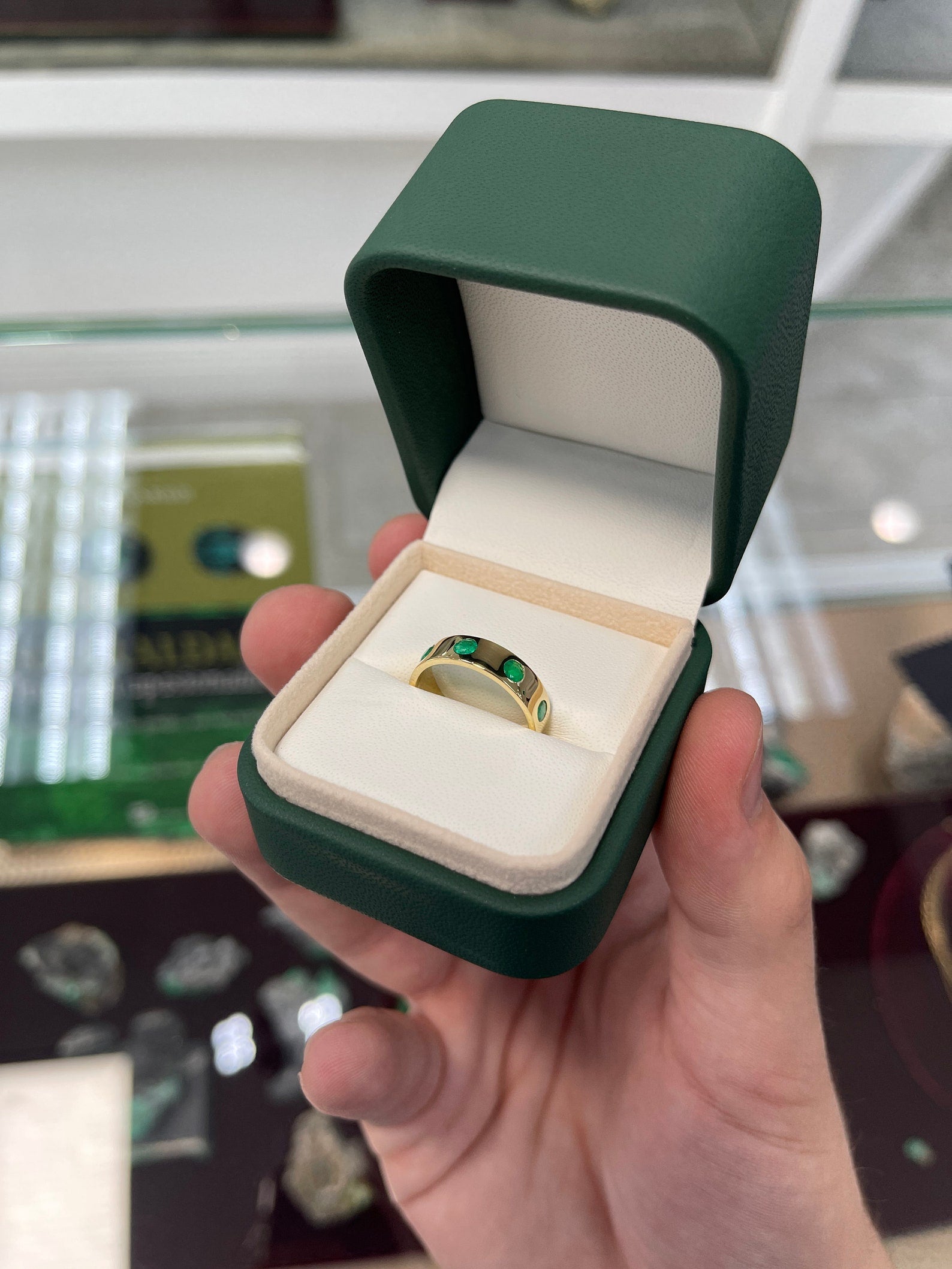 Stacking 0.50tcw 18K 5 mm Round Colombian Emerald Bezel Solid Wedding Band - JR Colombian Emeralds