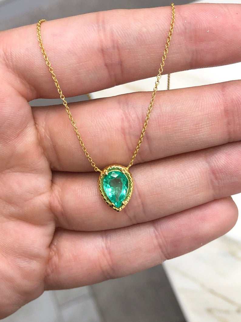 1.46 Carat Sleek Colombian Emerald Stationary