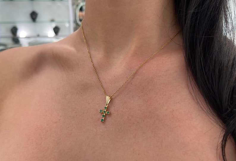 0.30ct 18k Colombian Emerald Round Cross Pendant