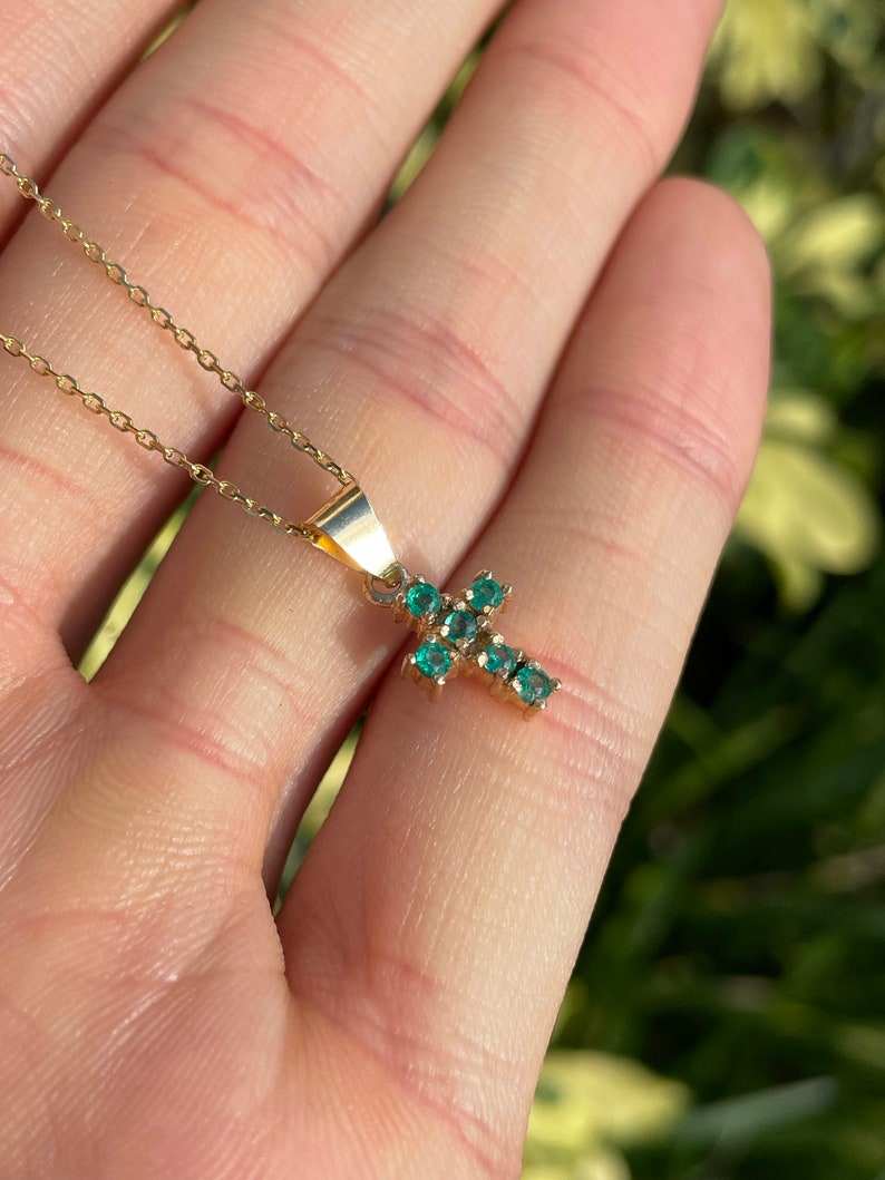 0.30ct 18k Colombian Emerald Round Yellow Gold Cross Pendant