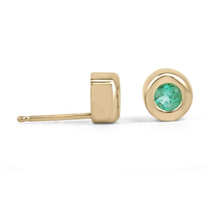 0.50tcw 14K Gold Light Spring Green Emerald Round Cut Bezel Set
