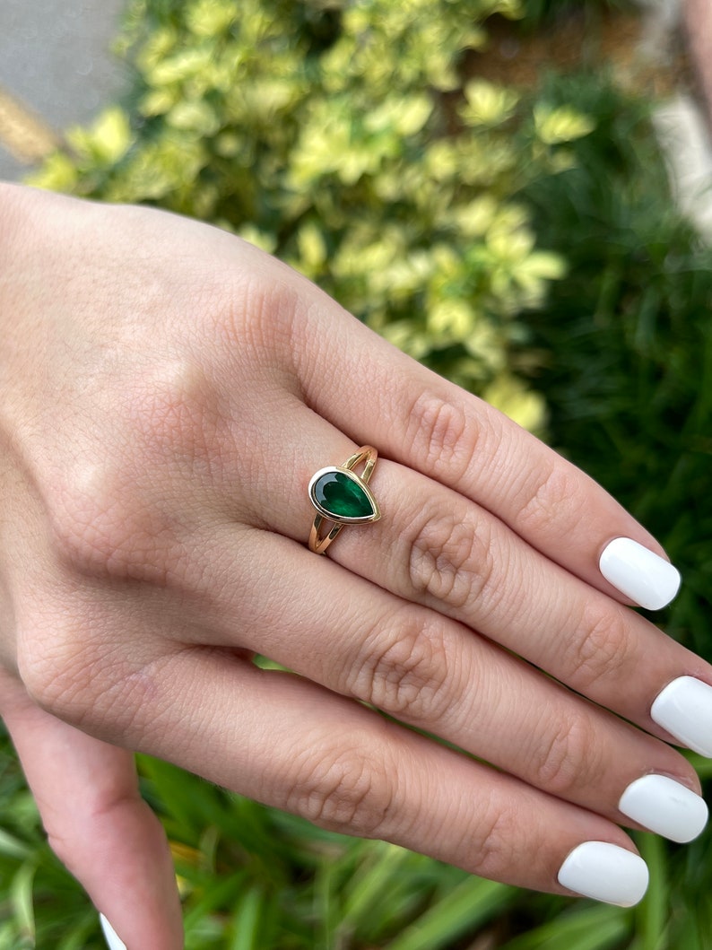 1.10ct 14K Natural Bezel Set with Split Shank Dark Green Pear Cut Teardrop Emerald Engagement Gold Ring
