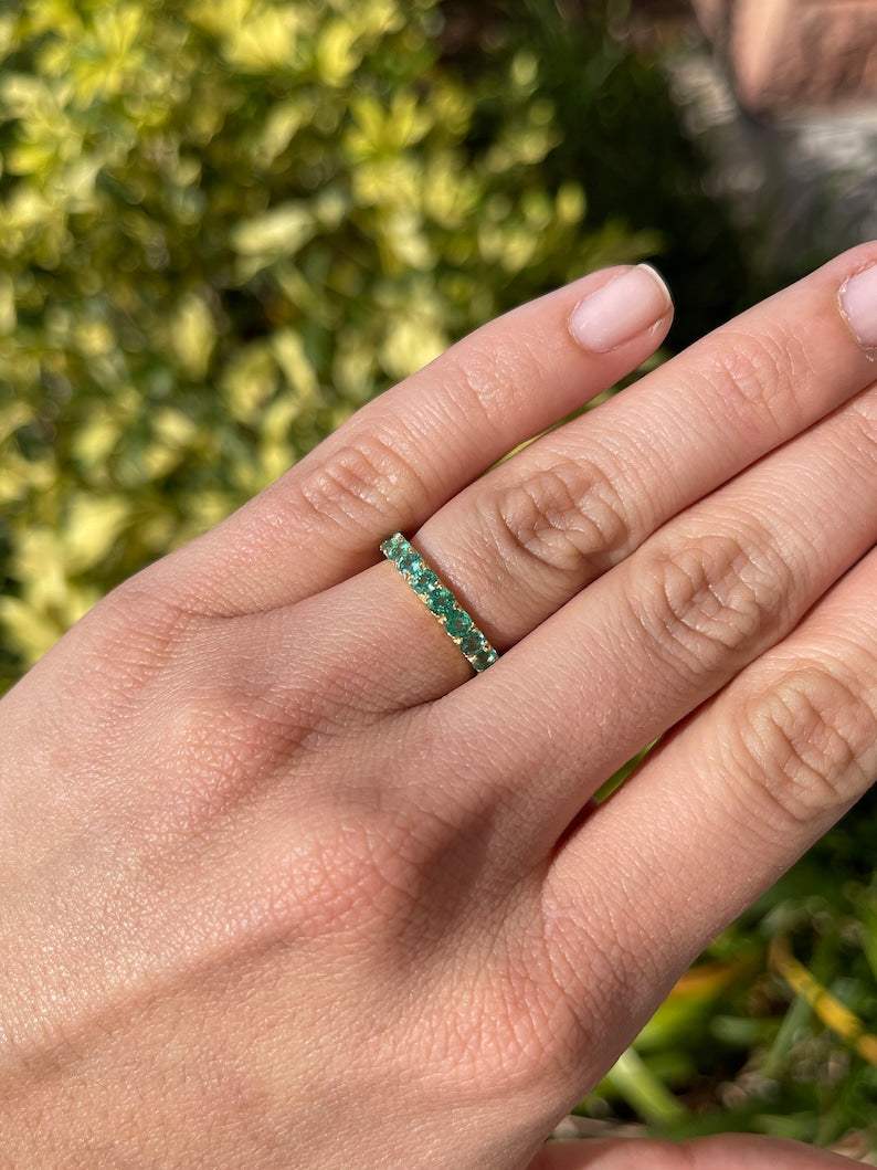 1.20tcw 14K Gold Vivid Medium Green Ring