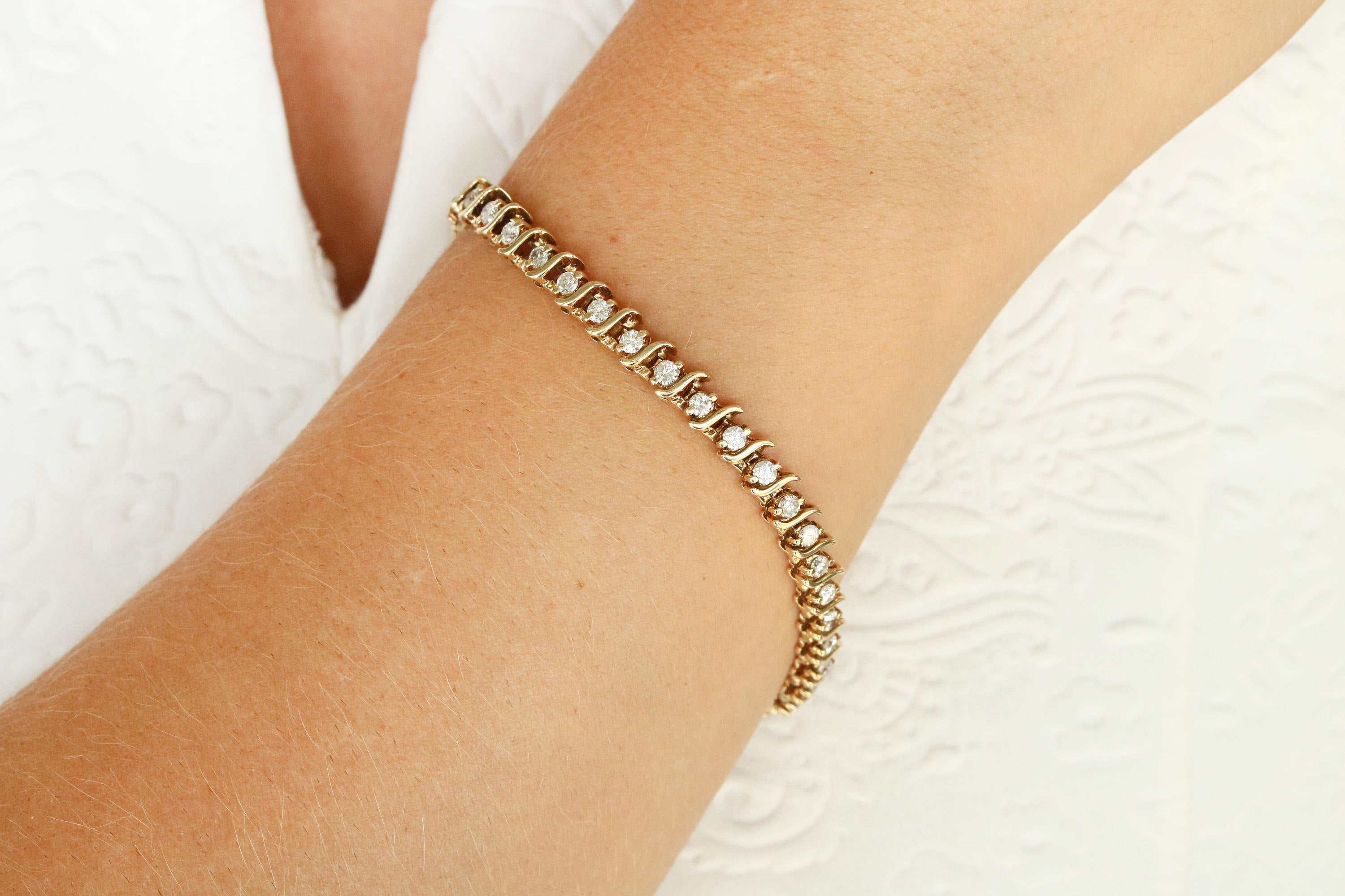 CLASSIC DIAMOND TENNIS BRACELET