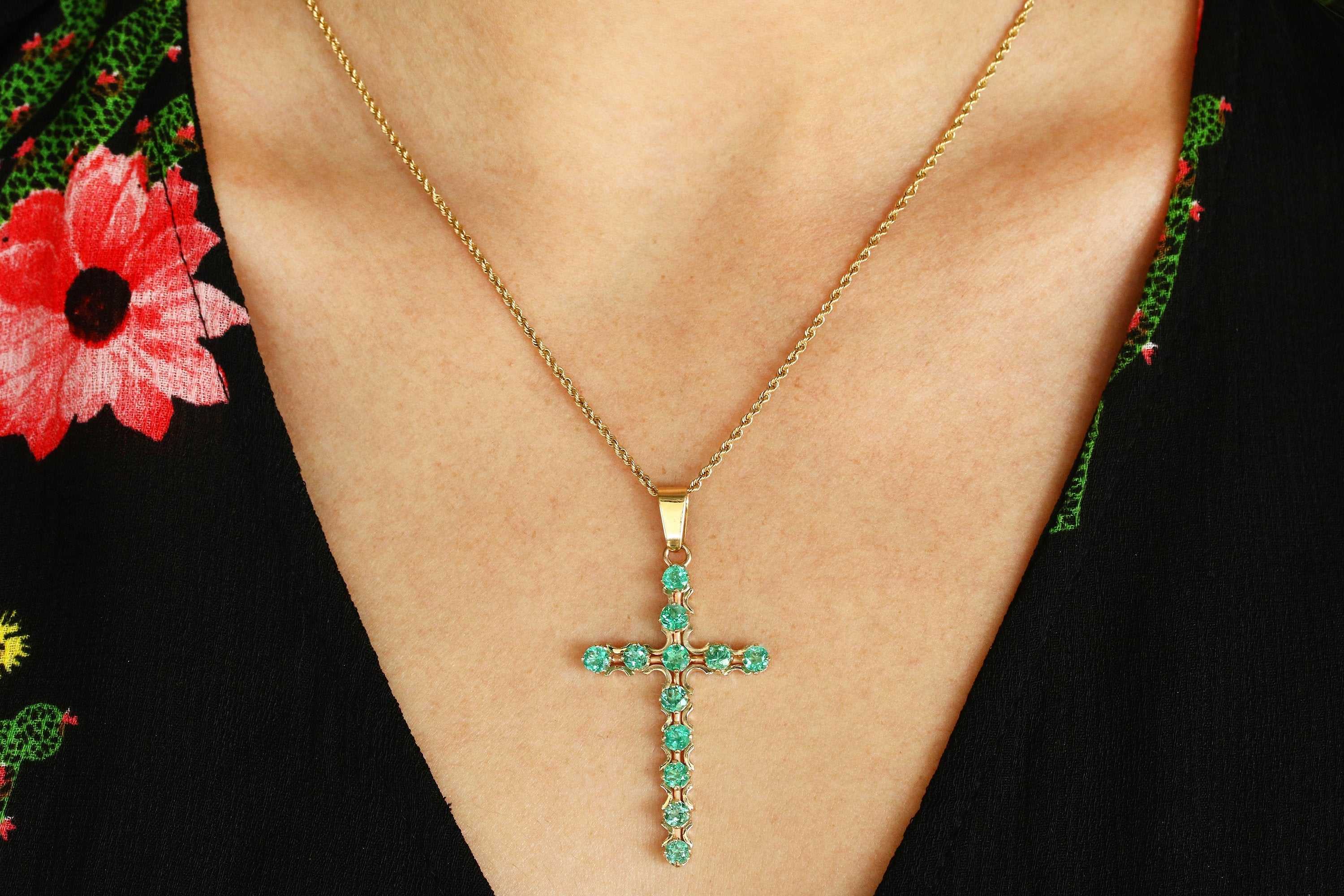 2.50 Carats Rich Green Emerald Classic Cross Tennis Pendant Unisex 14K