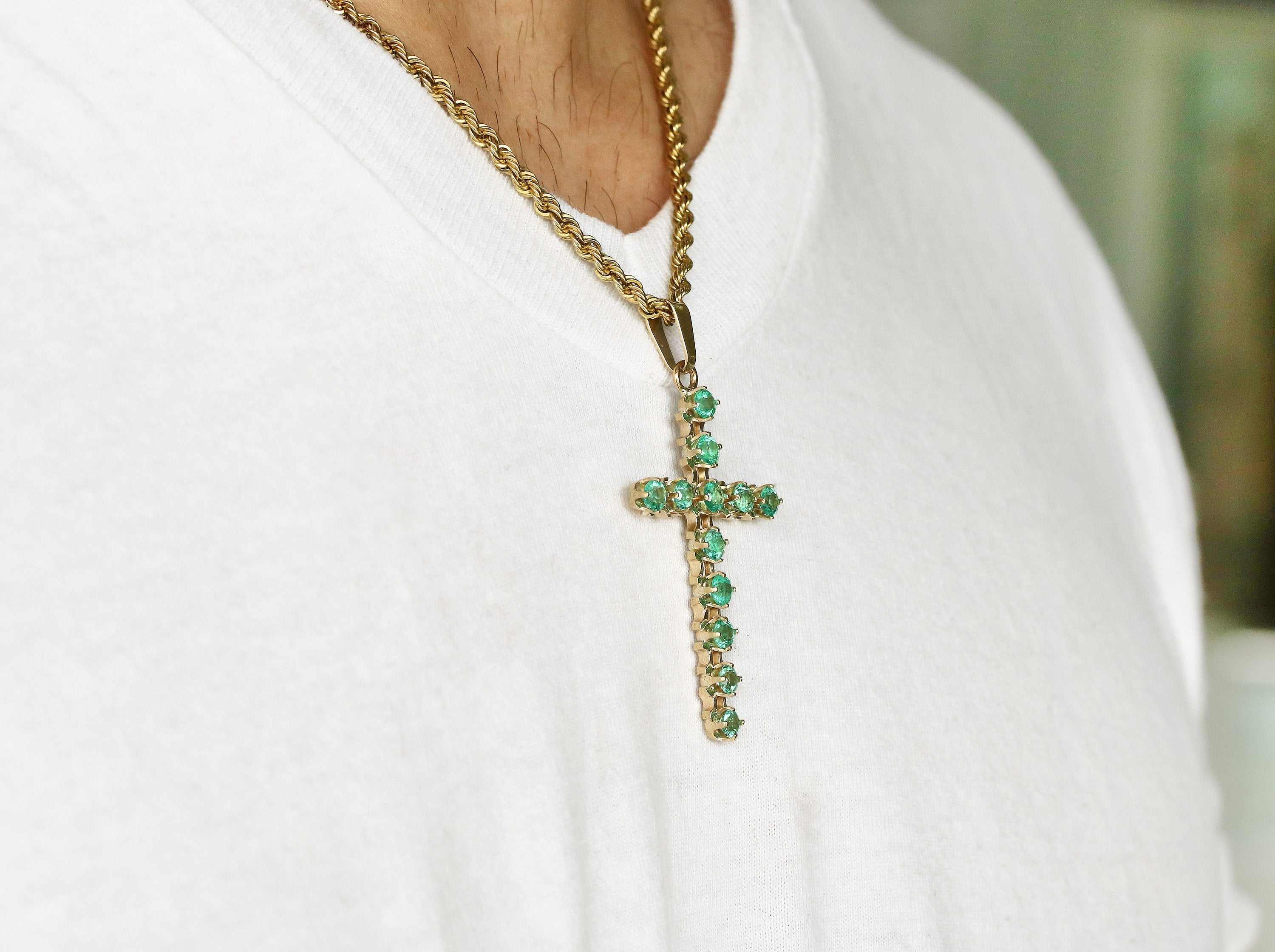 2.50 Carats Rich Green Emerald Classic Cross Tennis Pendant Unisex 18K