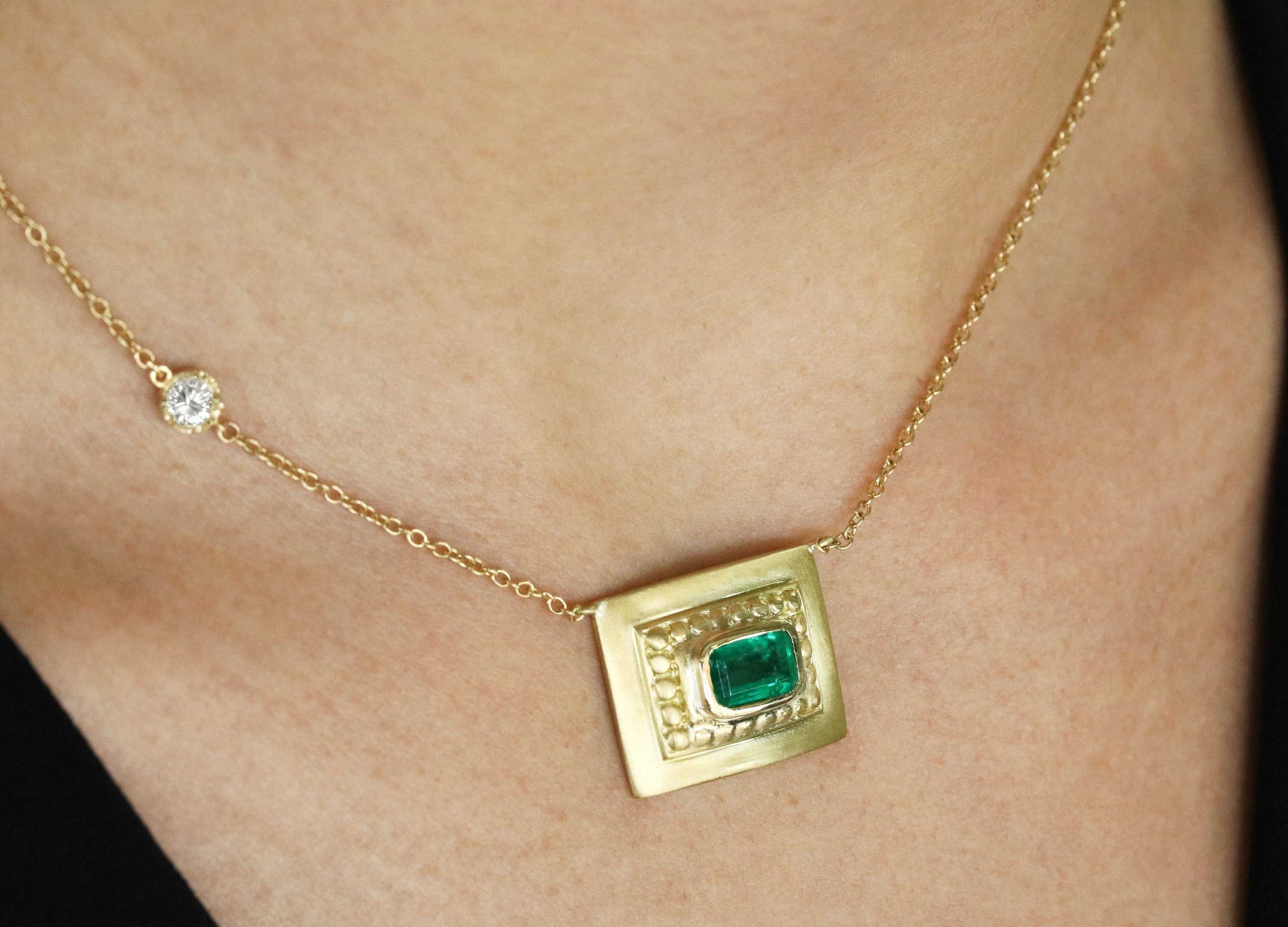 Solitaire Necklace 18K