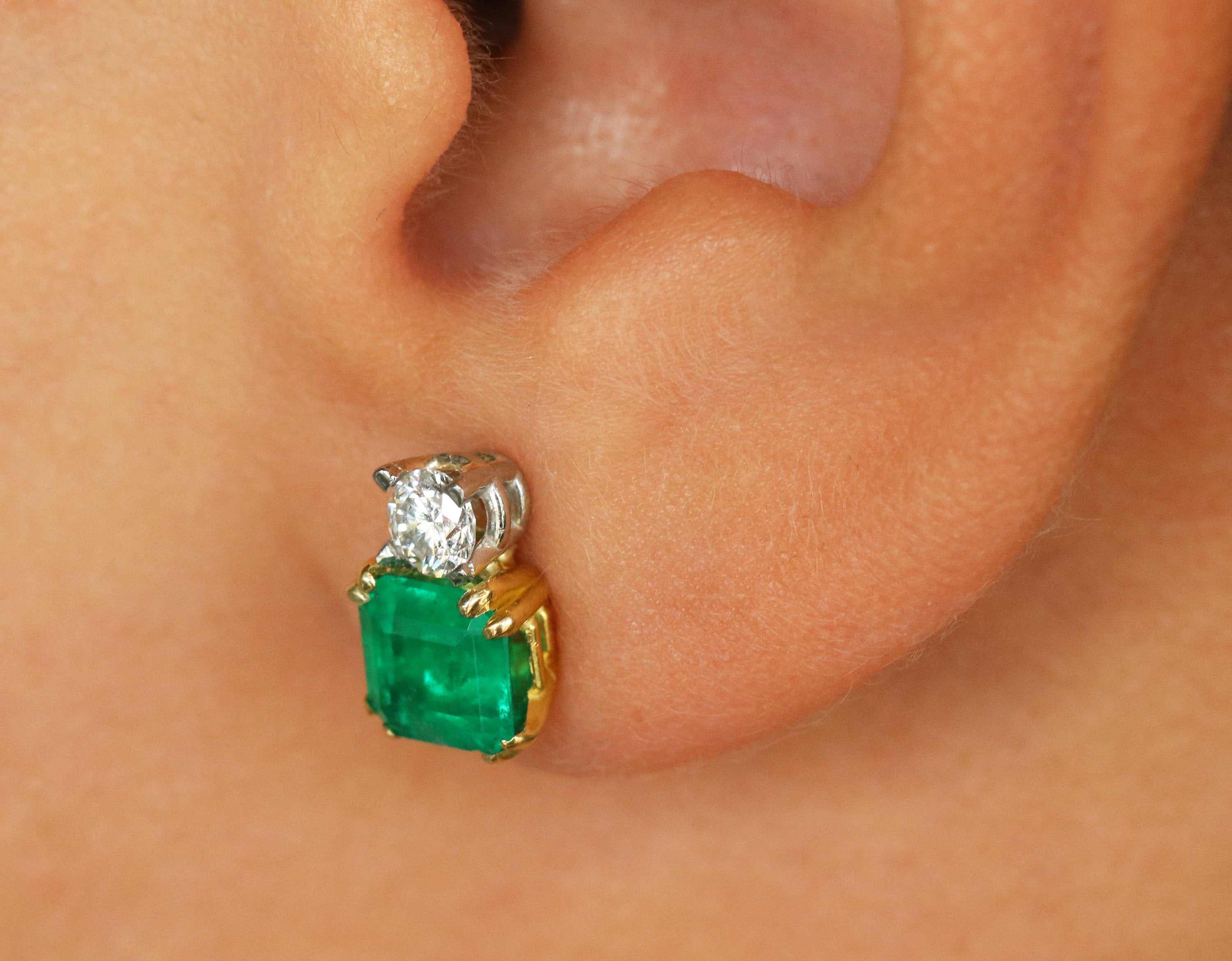 2.75tcw Emerald & Diamond Accent Stud