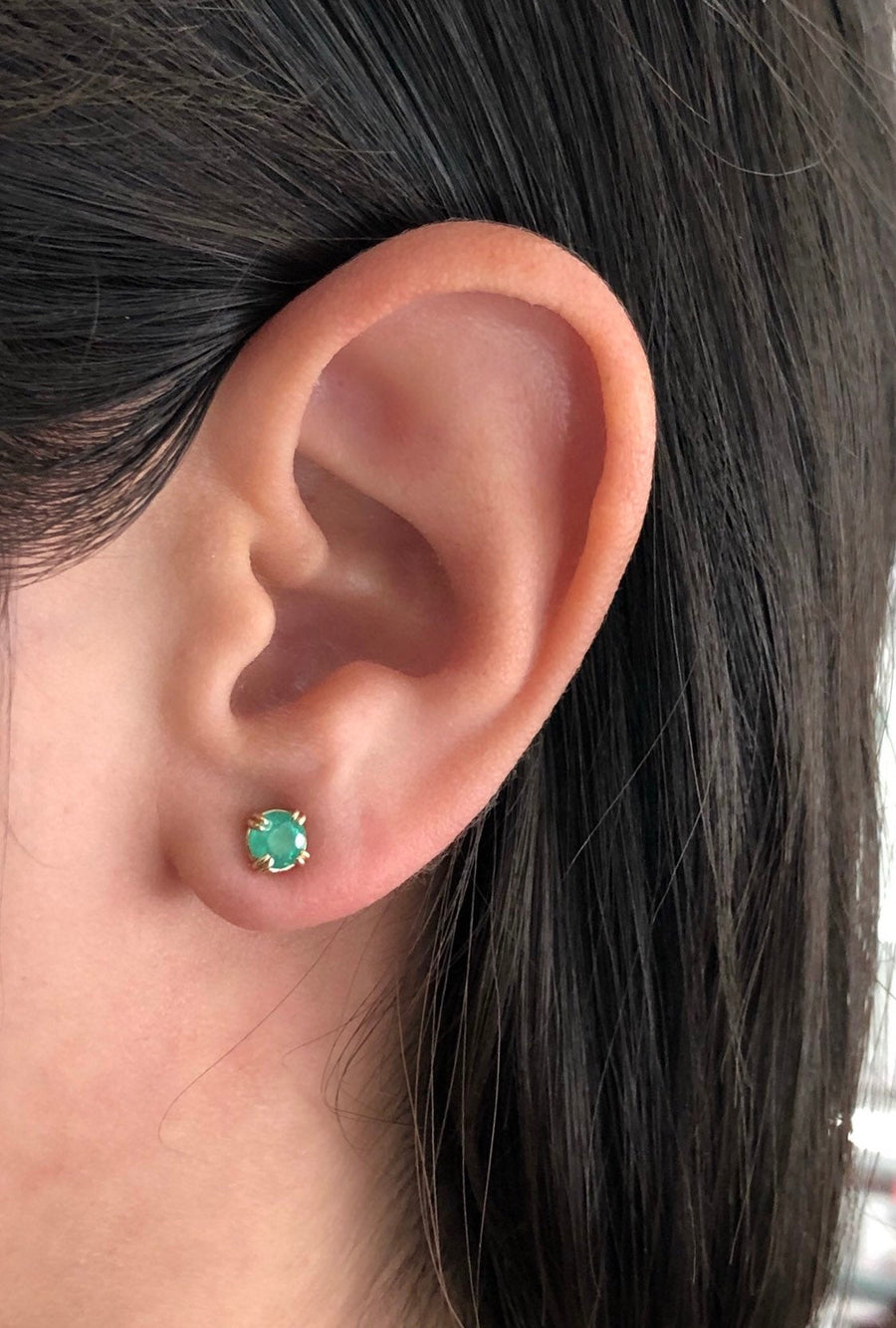 0.68 Carats Colombian Emerald Stud Earrings Round Cut 4.5 MM girl