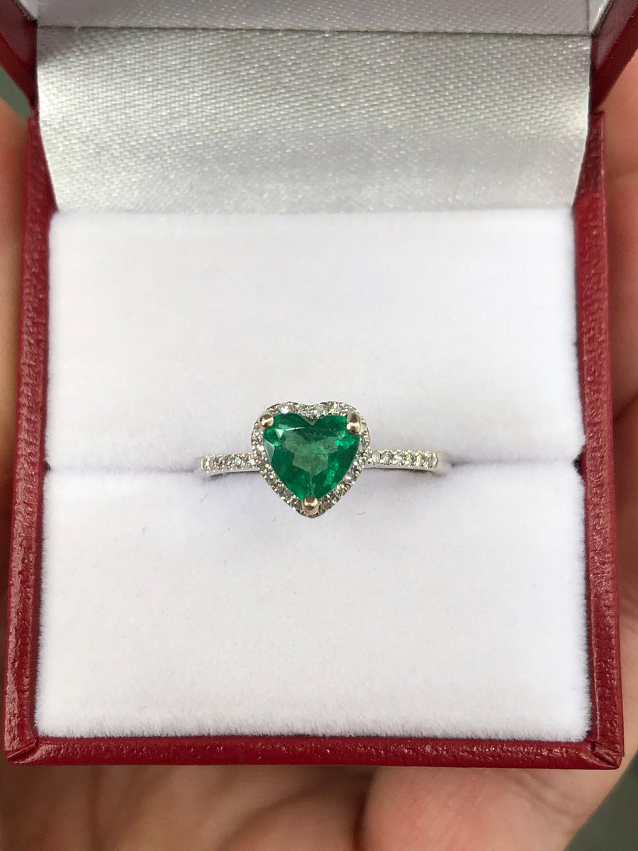 Captivating 14K Gold Ring with 1.0tcw Heart Emerald & Diamond Halo - Timeless Beauty