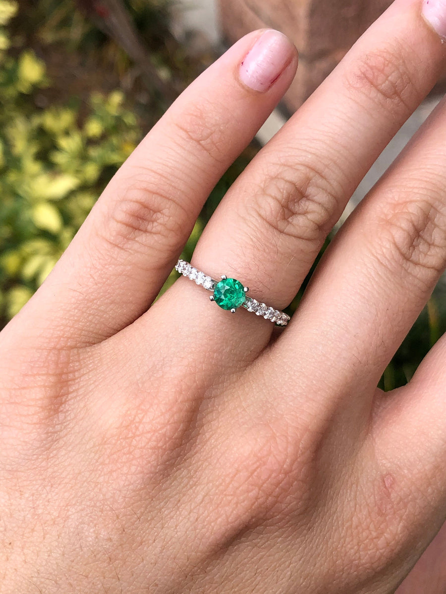 Chic and Sophisticated: Emerald & Diamond Accent 1.15tcw Engagement Ring in 14K Gold