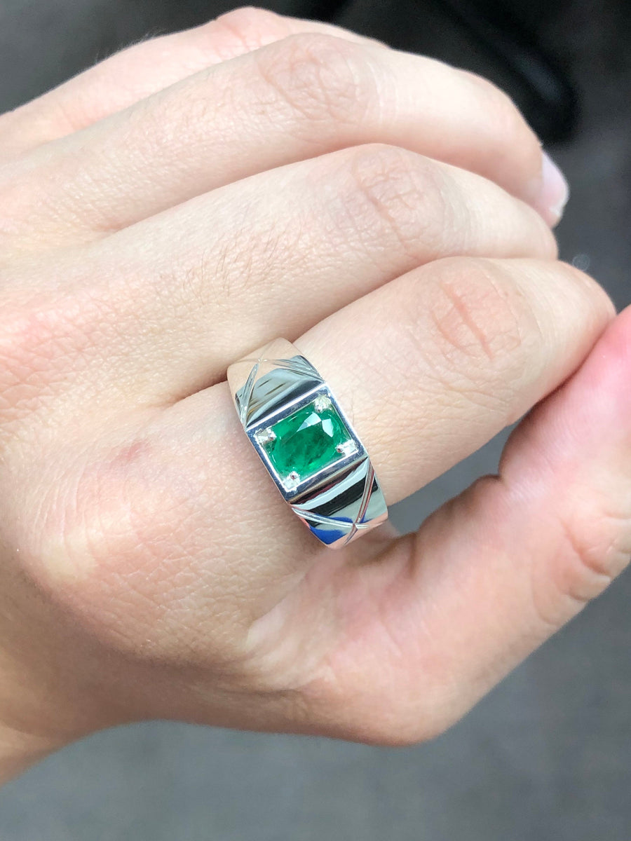 1.30 Carats Boy's Oval Natural Colombian Emerald Ring Silver 925
