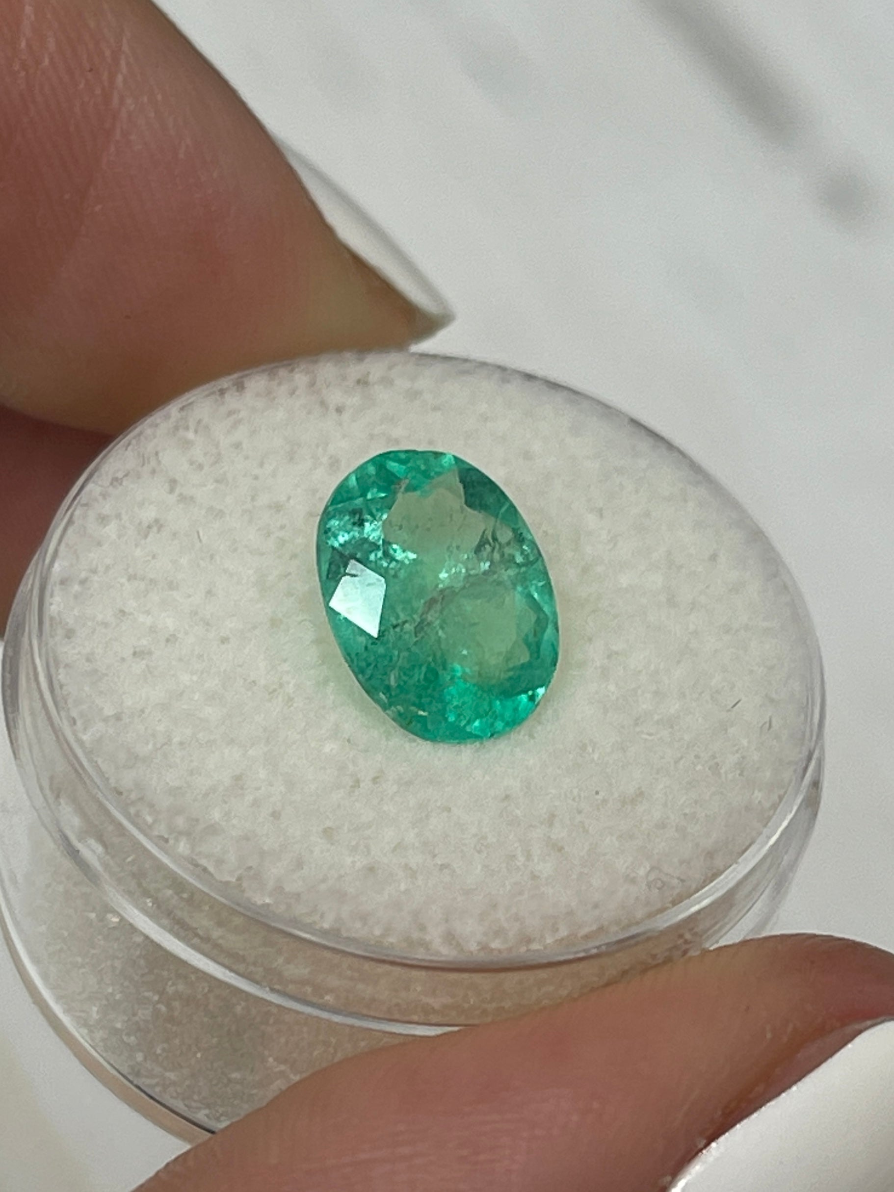 2.52 Carat Colombian Emerald - Oval Shape - Exquisite Bluish Green