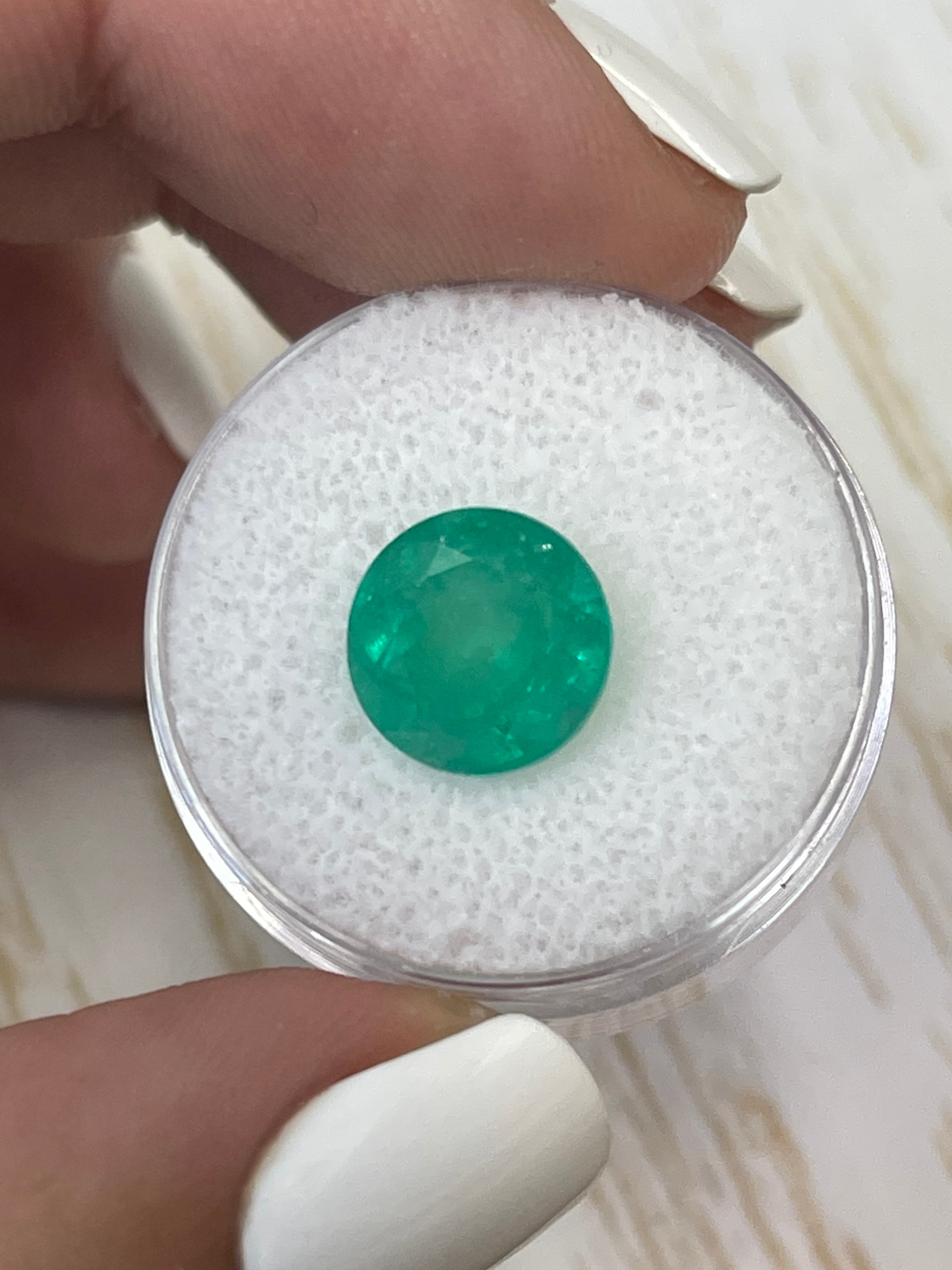 Medium green 4.42 carat round Colombian emerald loose gemstone from JR Colombian Emeralds, natural and finely cut.